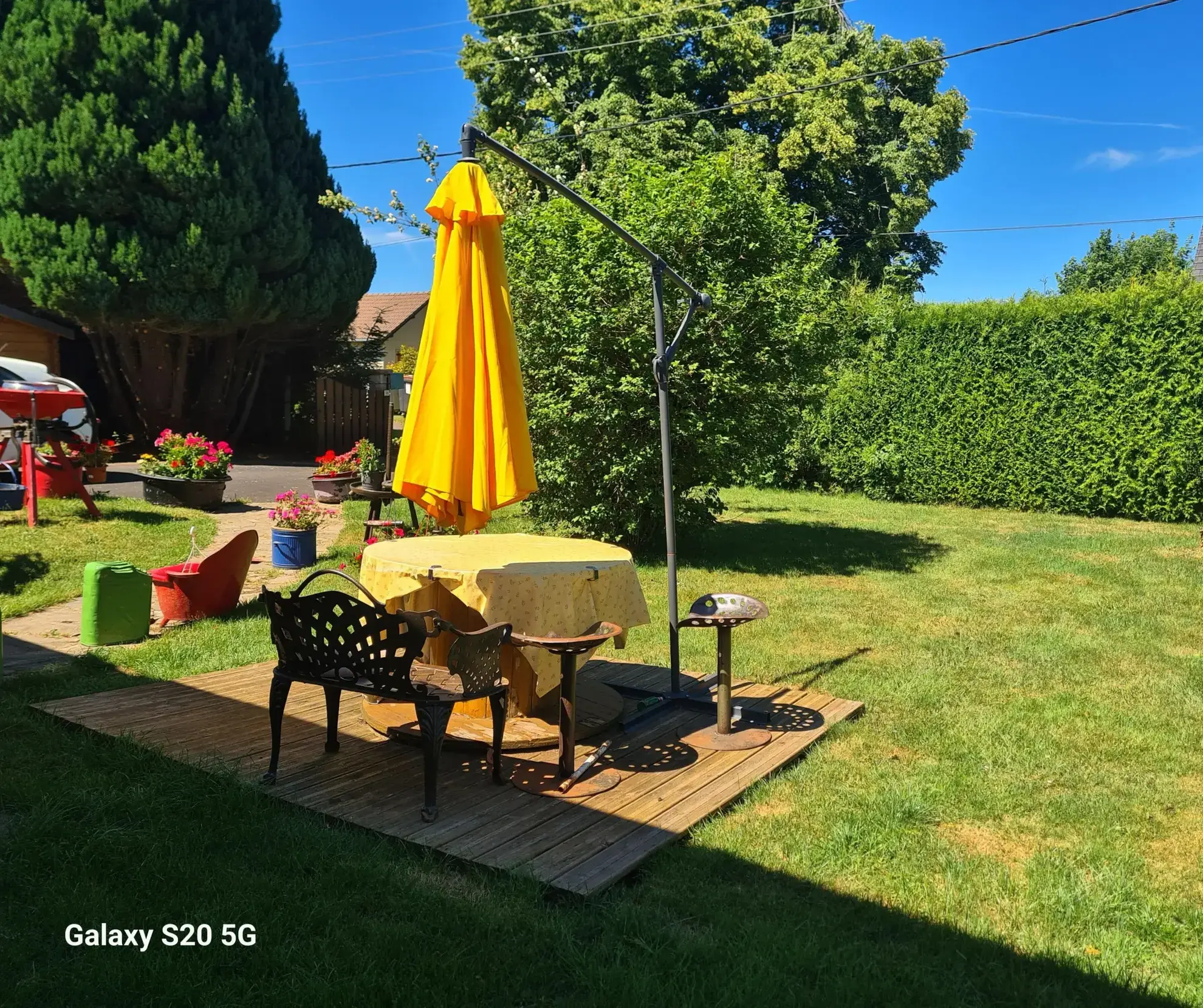 Maison récente avec 4 chambres et jardin clos à Saint Sauves d'Auvergne 