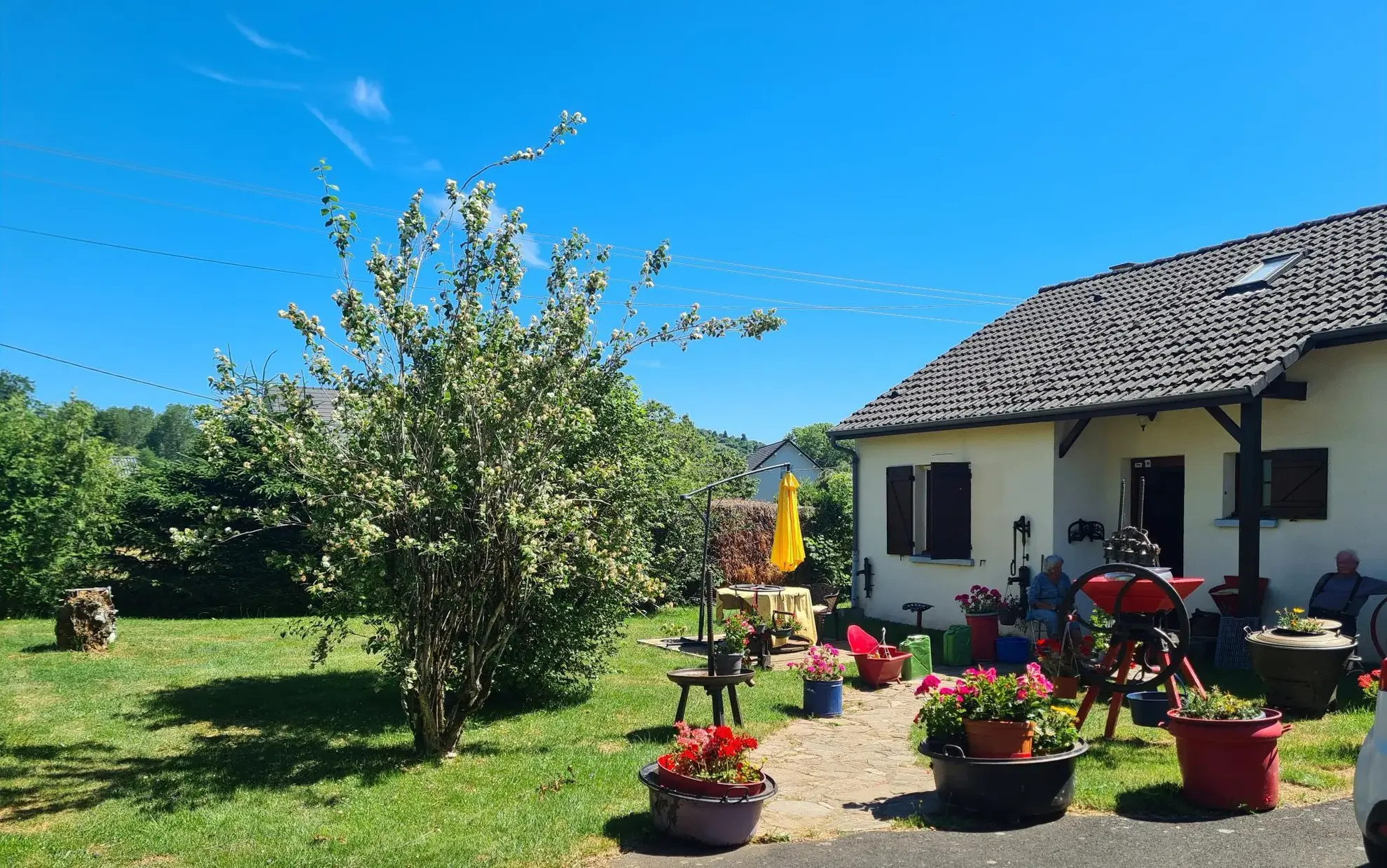 Maison récente avec 4 chambres et jardin clos à Saint Sauves d'Auvergne 