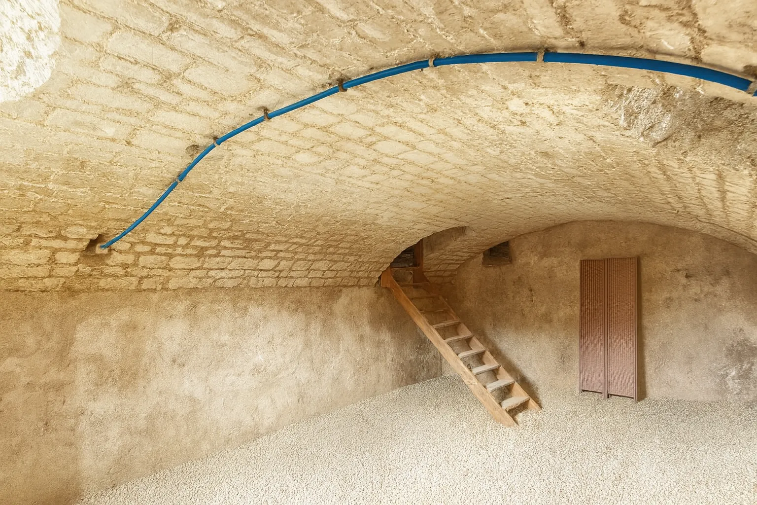 Charmante maison à rénover avec jardin proche de Joigny – 94m² habitables 