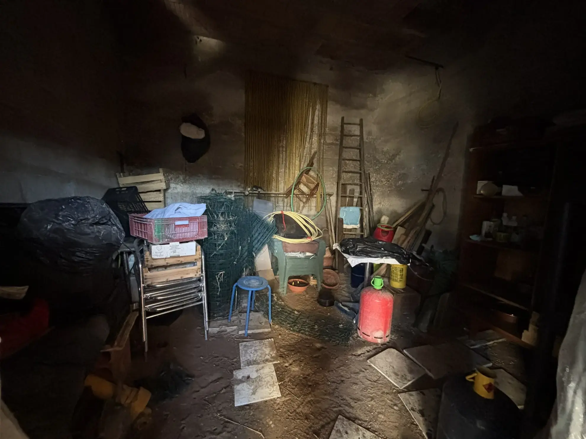 Maison à rénover avec dépendances sur 8300 m² à Mollans-sur-Ouveze 