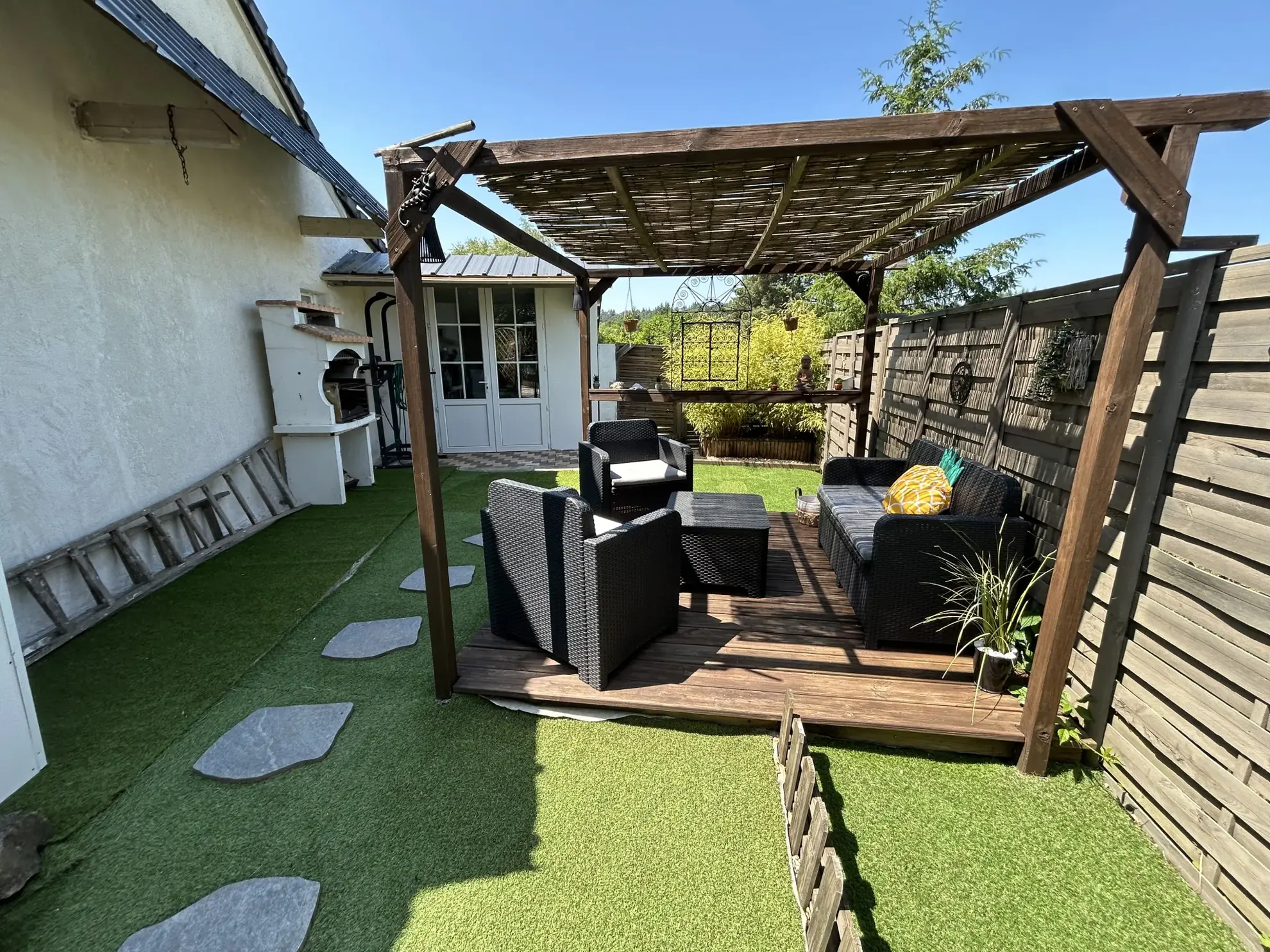 Maison à vendre à Seilhac, Corrèze – 3 chambres, garage, terrasse, terrain arboré de 1829m² 