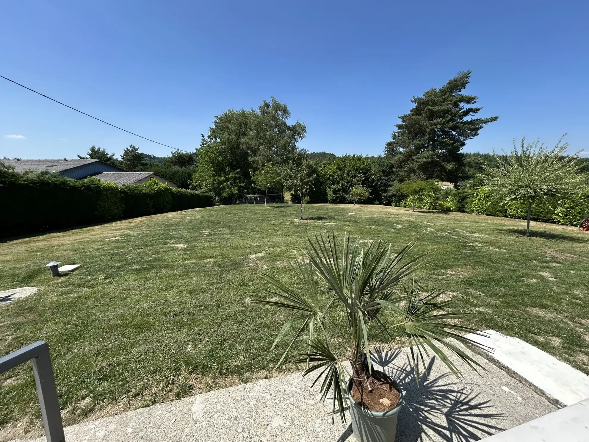 Maison à vendre à Seilhac, Corrèze – 3 chambres, garage, terrasse, terrain arboré de 1829m² 