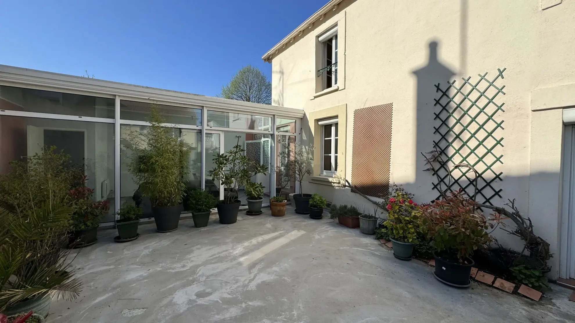 Maison de ville avec véranda lumineuse à Bellerive-sur-Allier