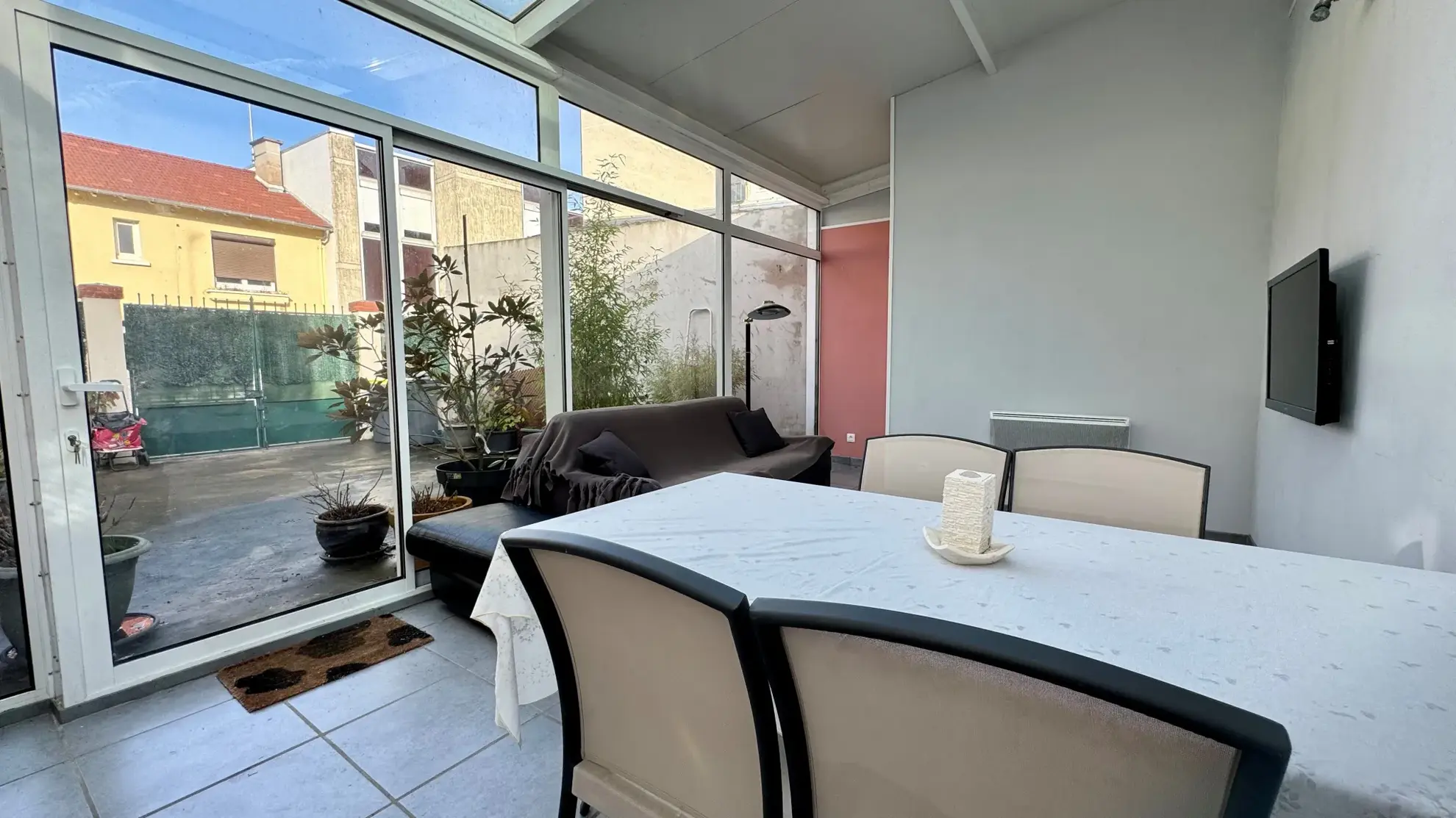 Maison de ville avec véranda lumineuse à Bellerive-sur-Allier 