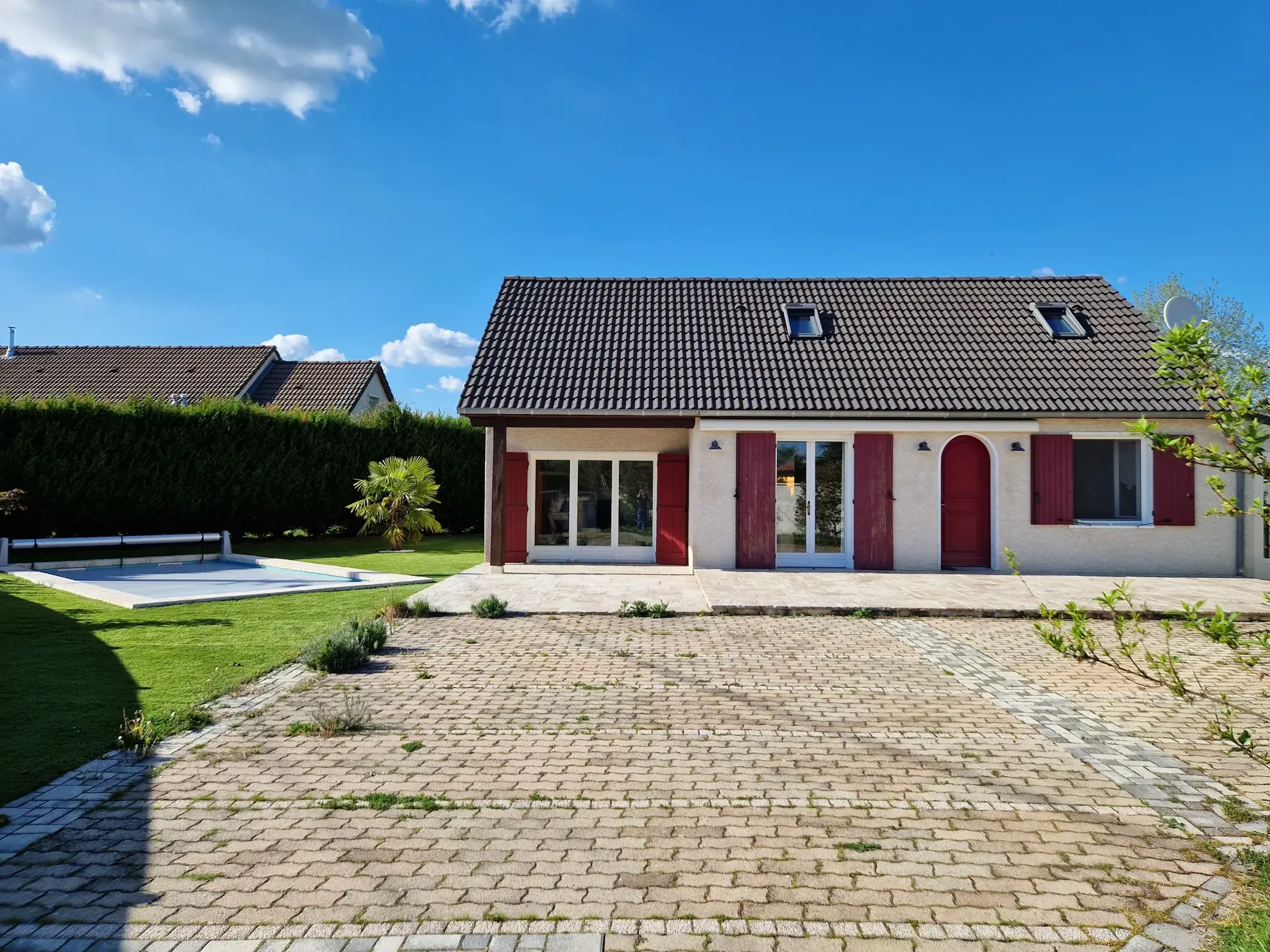 A vendre maison avec piscine à Dracy-Saint-Loup – 3 chambres, accessible PMR 