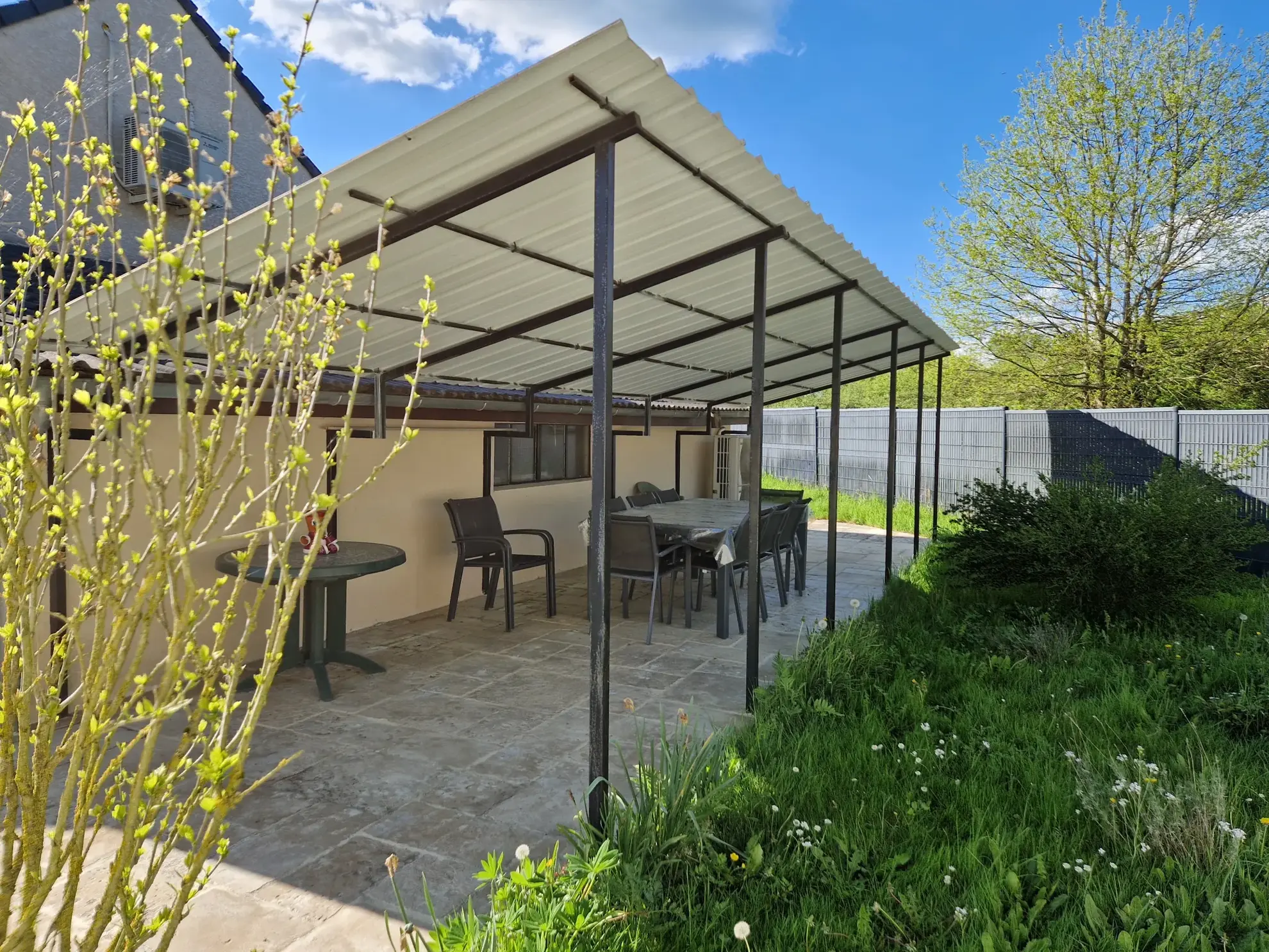 A vendre maison avec piscine à Dracy-Saint-Loup – 3 chambres, accessible PMR 