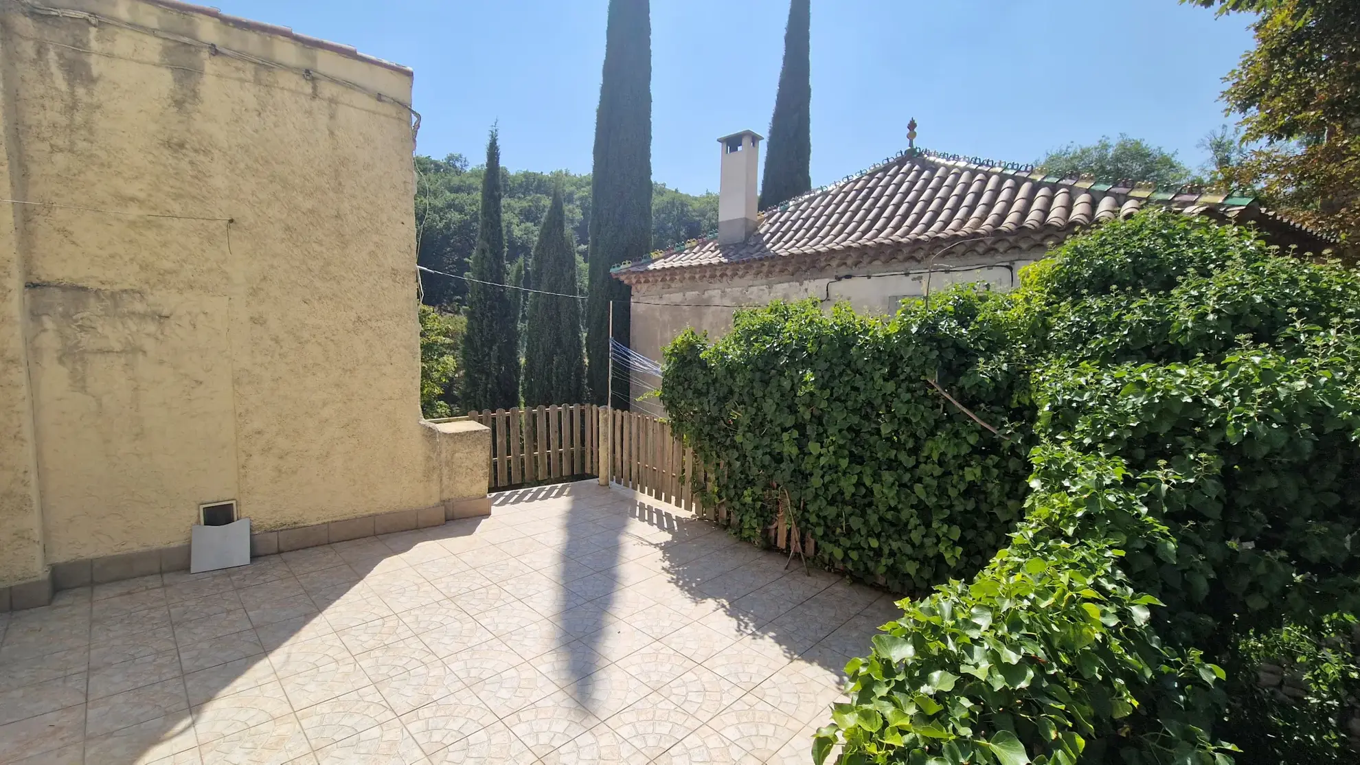 Maison de village à rénover de 107 m2 avec terrasse et cour proche de Lodève 