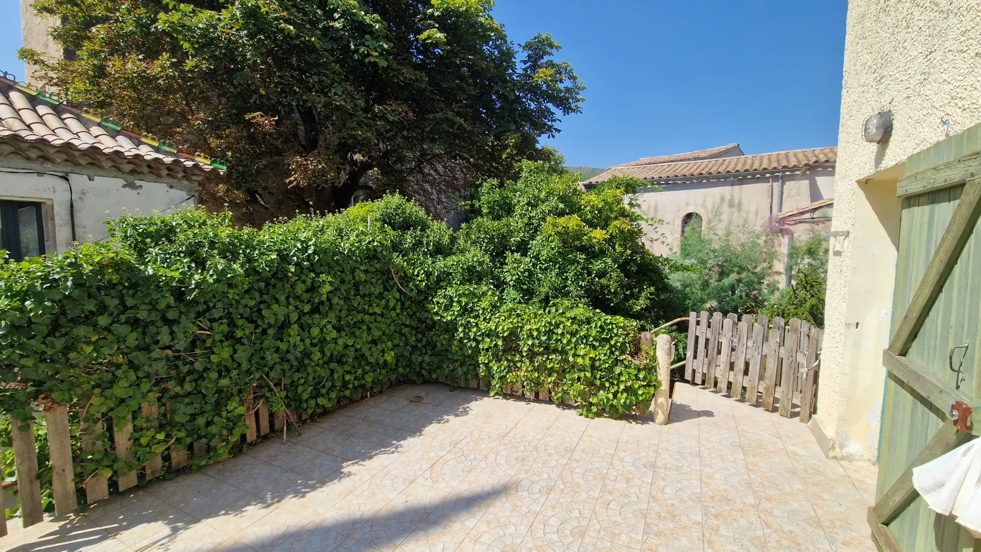 Maison de village à rénover de 107 m2 avec terrasse et cour proche de Lodève 