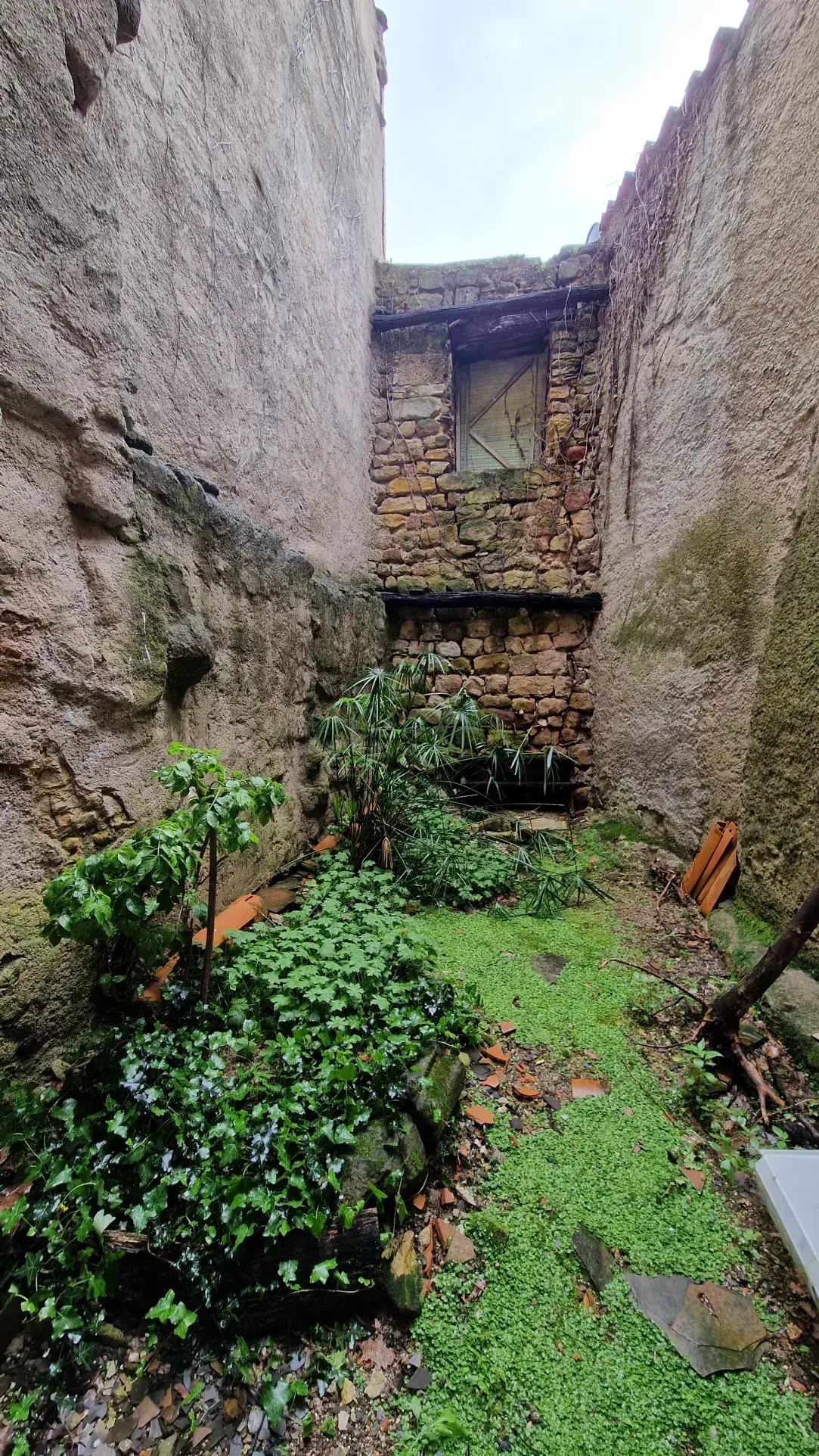 Maison de village à rénover de 107 m2 avec terrasse et cour proche de Lodève 