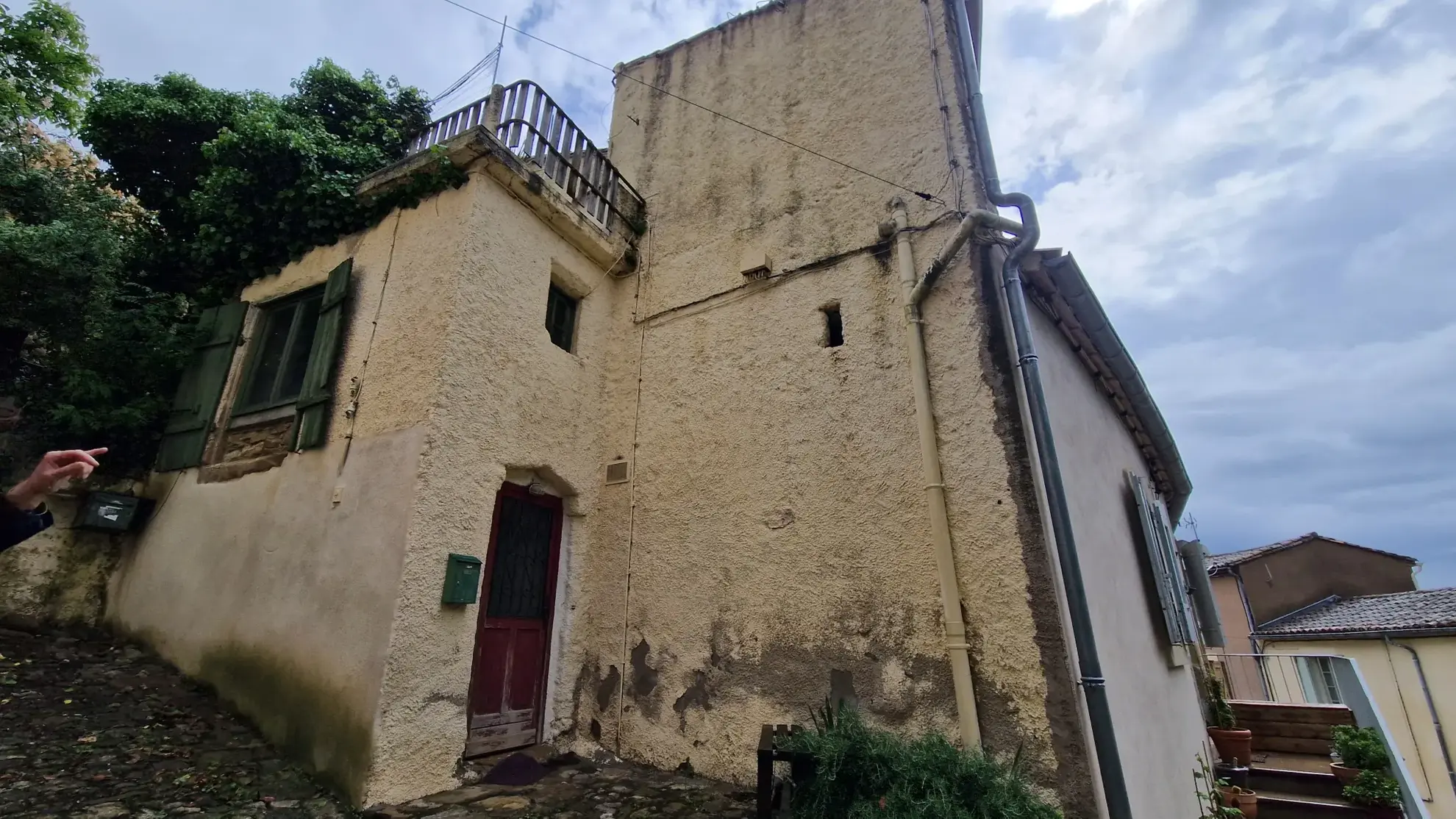 Maison de village à rénover de 107 m2 avec terrasse et cour proche de Lodève 