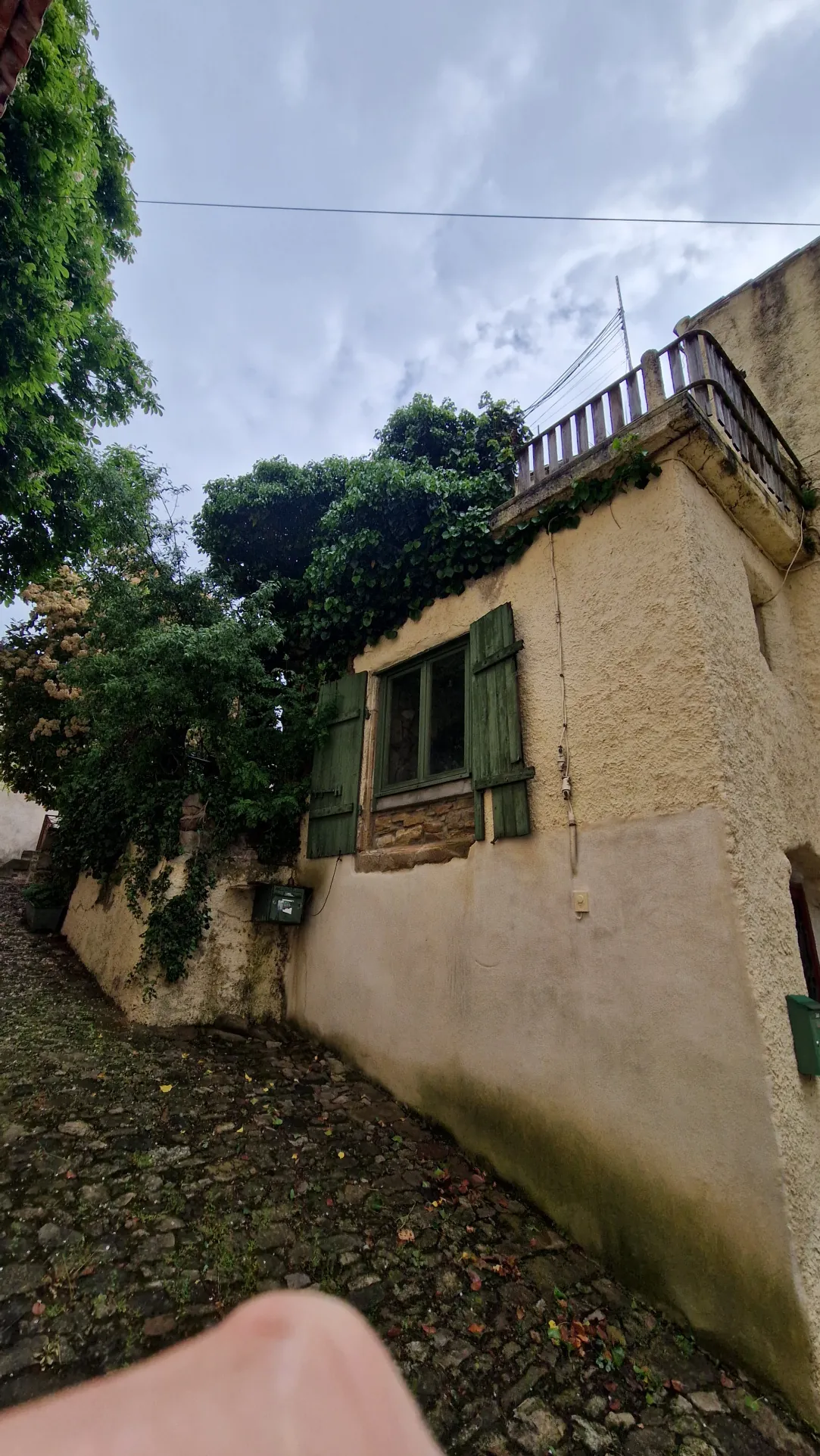 Maison de village à rénover de 107 m2 avec terrasse et cour proche de Lodève 