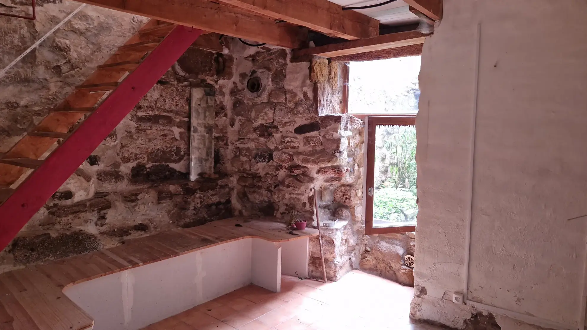 Maison de village à rénover de 107 m2 avec terrasse et cour proche de Lodève 