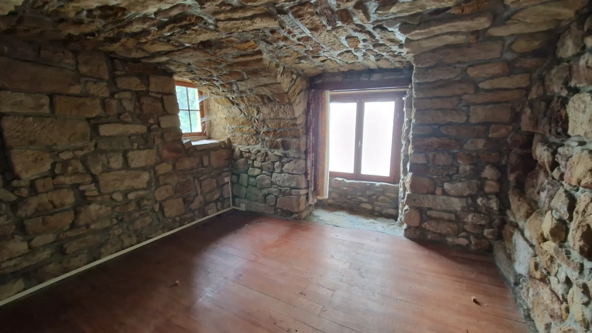 Maison de village à rénover de 107 m2 avec terrasse et cour proche de Lodève 