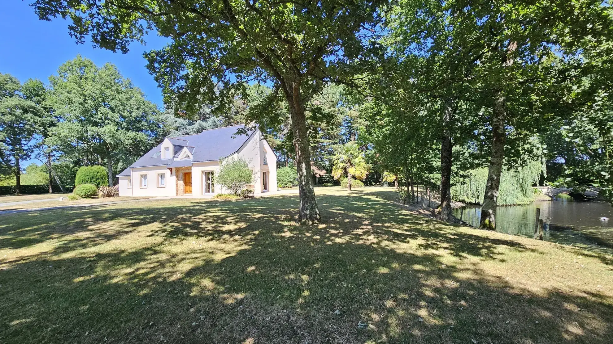 Charmante maison contemporaine avec grand terrain à Saint Vincent des Landes