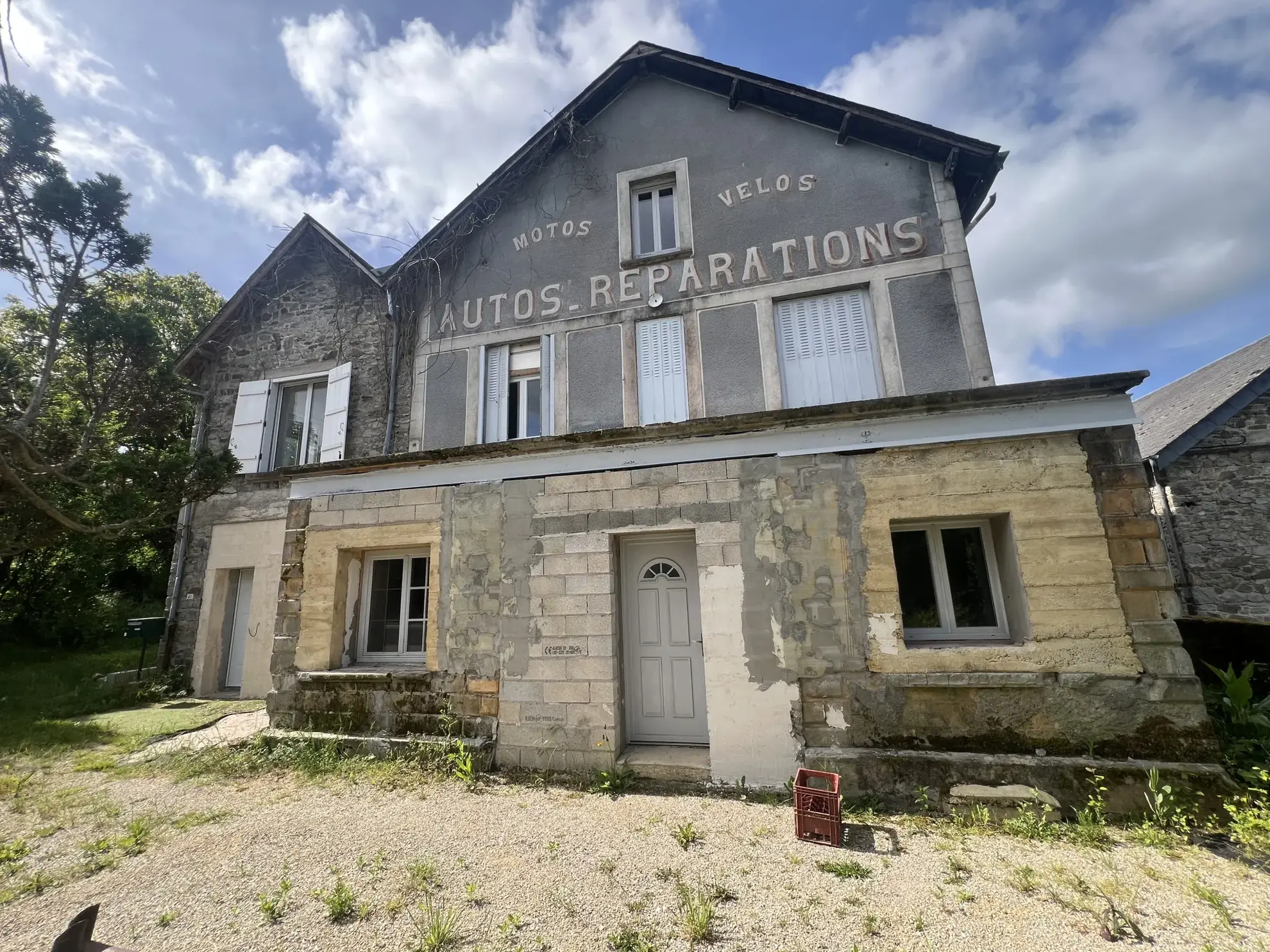 Maison à vendre à Lapleau en Corrèze avec 4 chambres et terrain arboré