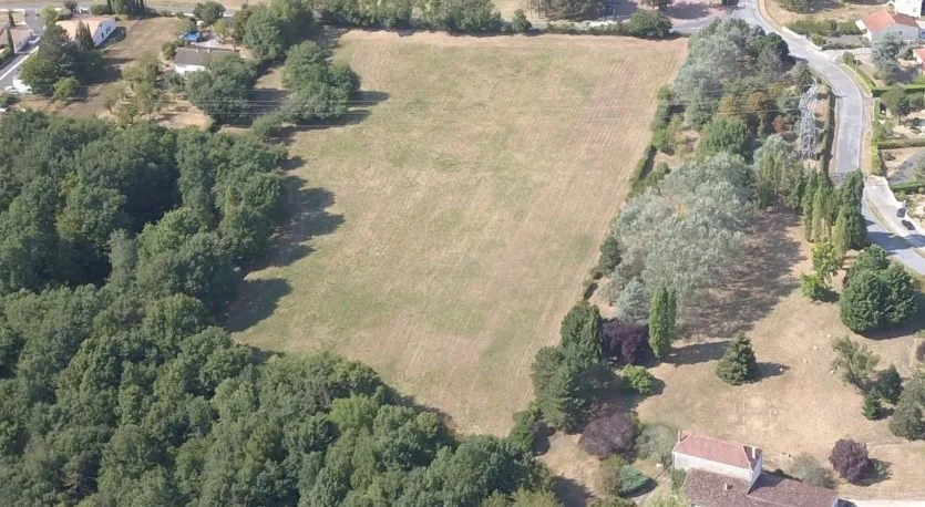 Terrain à bâtir de 455 m² à Fontcouverte près de Saintes 