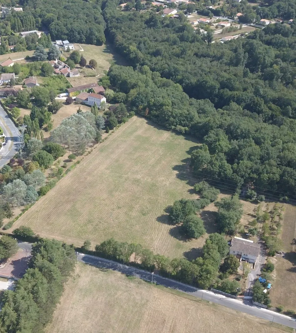 Terrain à bâtir de 455 m² à Fontcouverte près de Saintes 