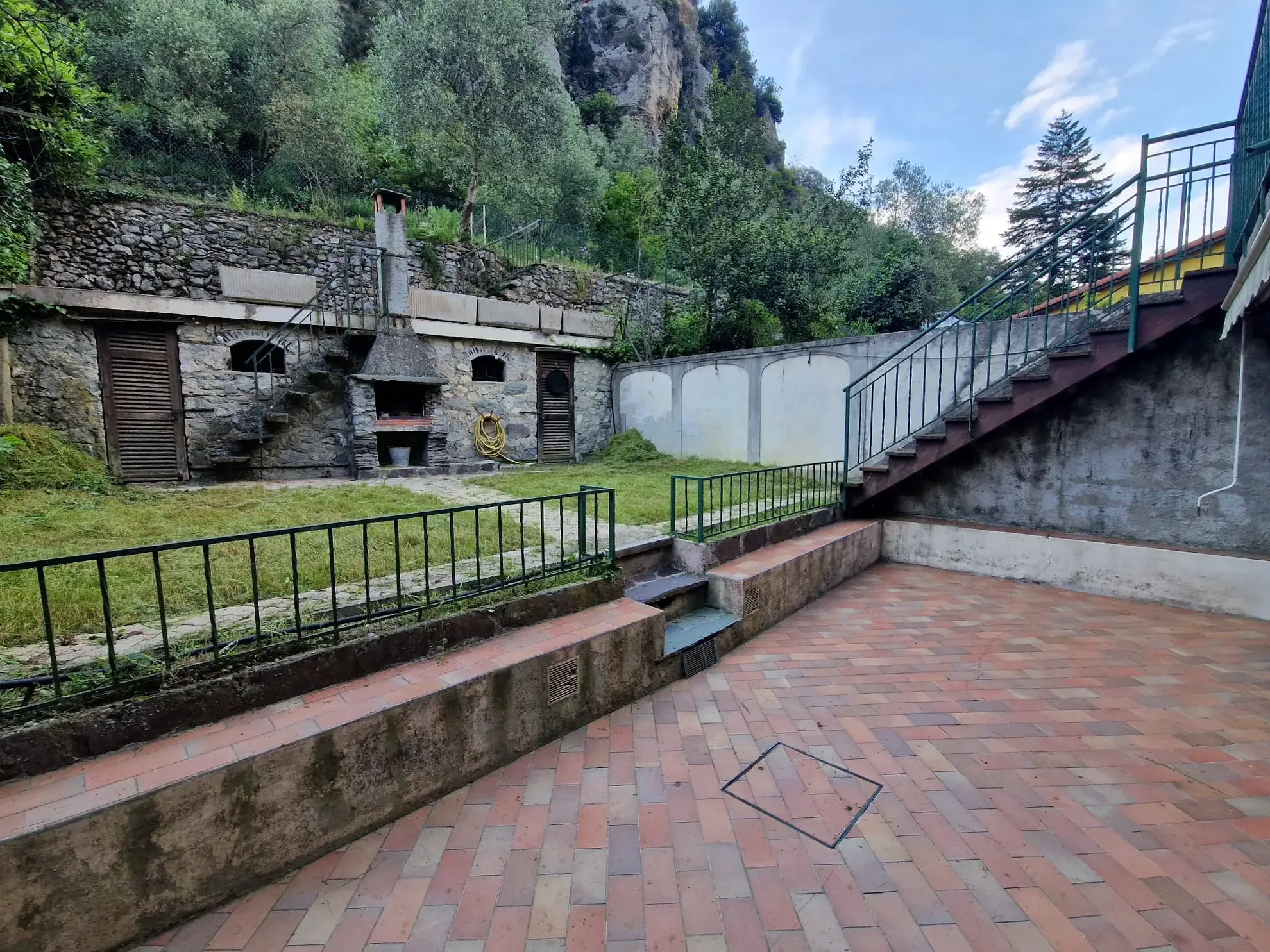 Maison de village à Fontan 120 m² avec jardin, terrasse et potentiel locatif 