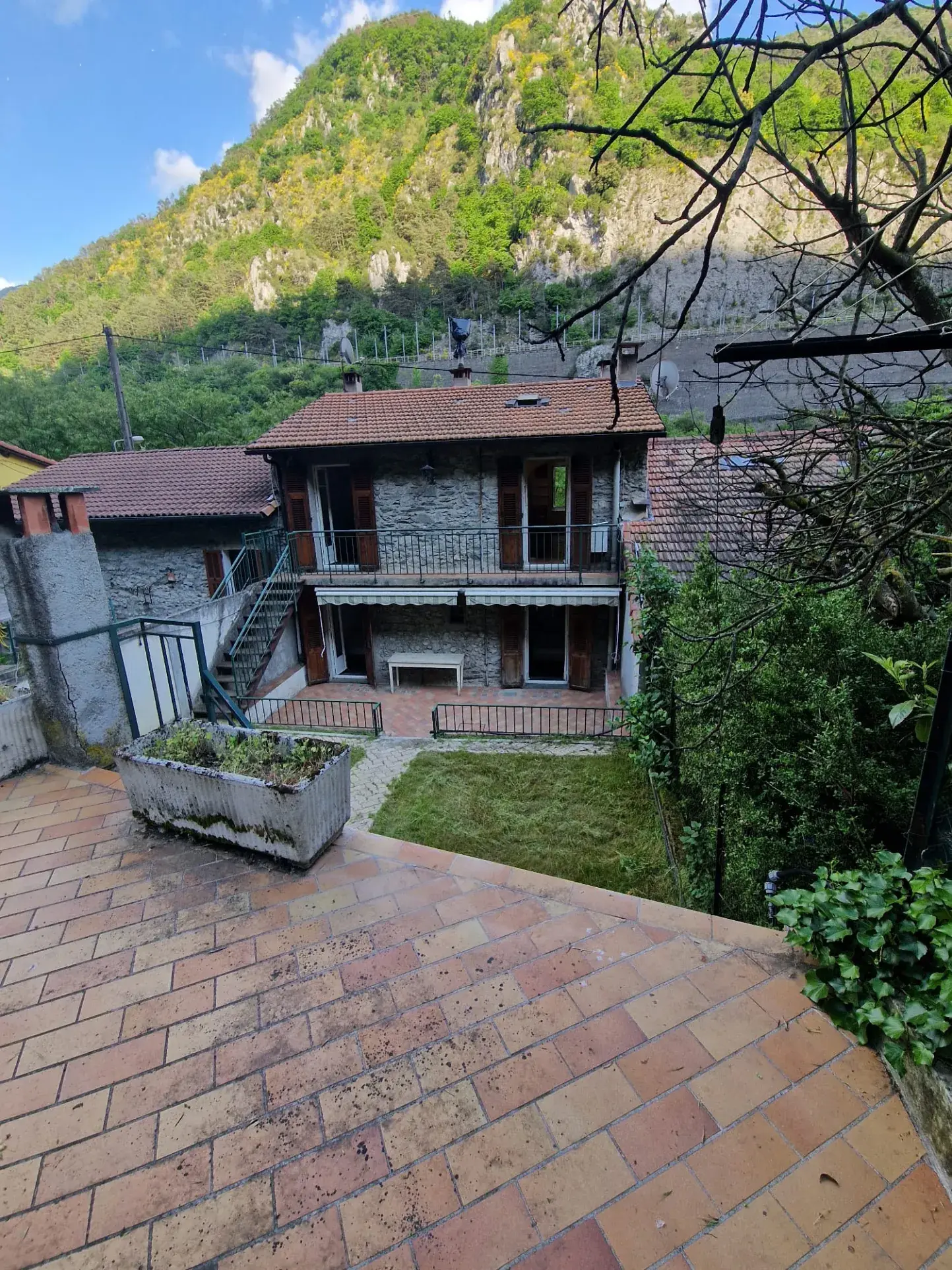 Maison de village à Fontan 120 m² avec jardin, terrasse et potentiel locatif