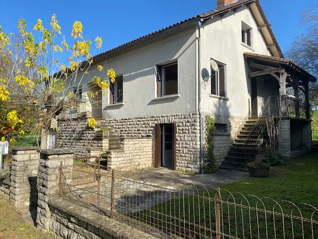 Maison familiale de 174 m² avec 5 chambres en Dordogne, proche village