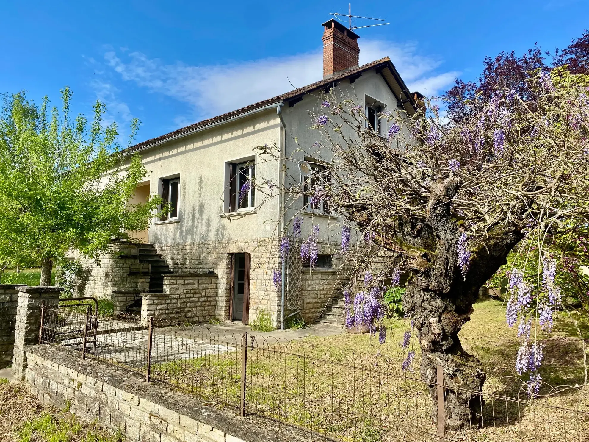 Maison familiale de 174 m² avec 5 chambres en Dordogne, proche village 