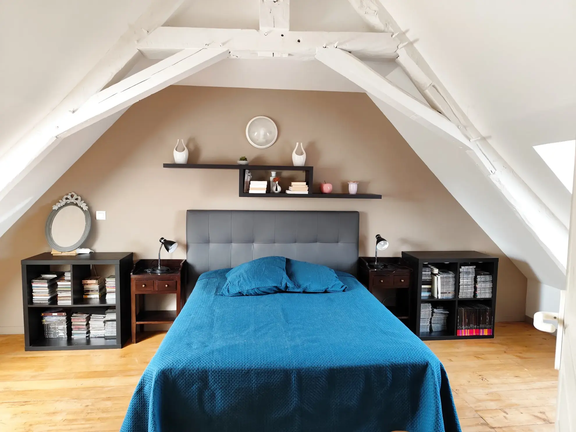 À vendre ensemble en pierre avec vue panoramique, piscine et dépendances à Liourdres