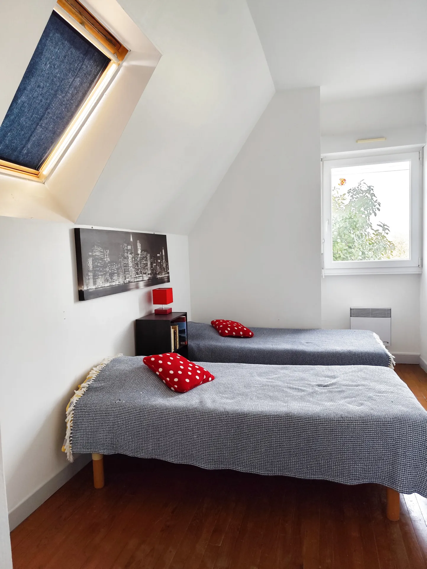 À vendre ensemble en pierre avec vue panoramique, piscine et dépendances à Liourdres 