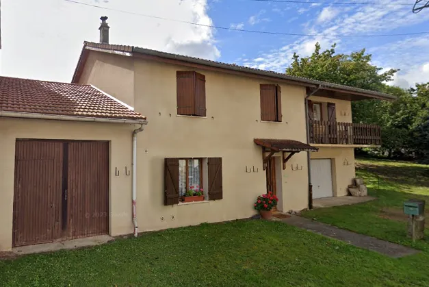 Belle maison à rénover de 135 m² avec grands hangars sur terrain de 22 ares à Bambiderstroff