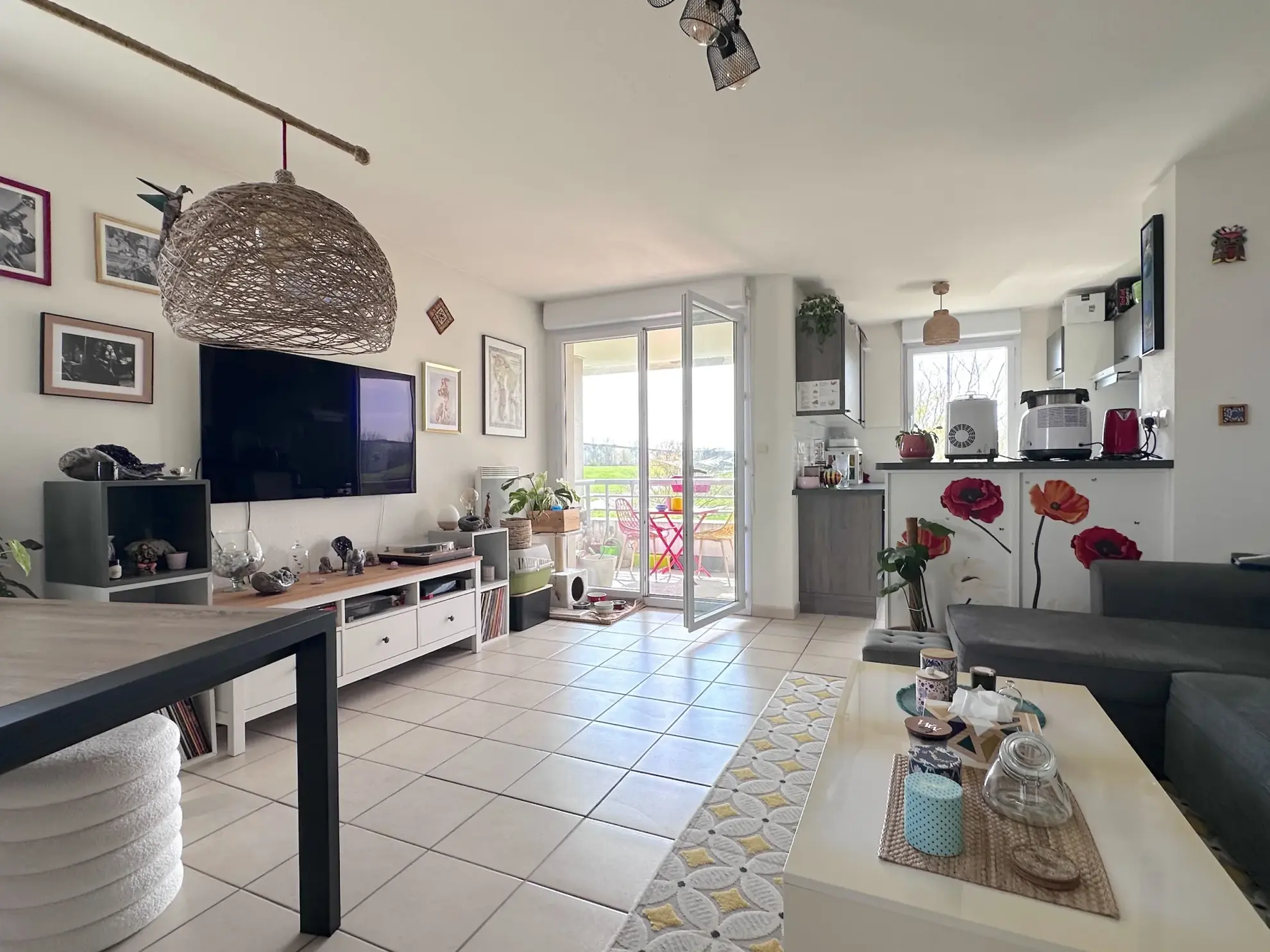 Appartement de 62 m² avec terrasse et parking à Poitiers, proche commodités 