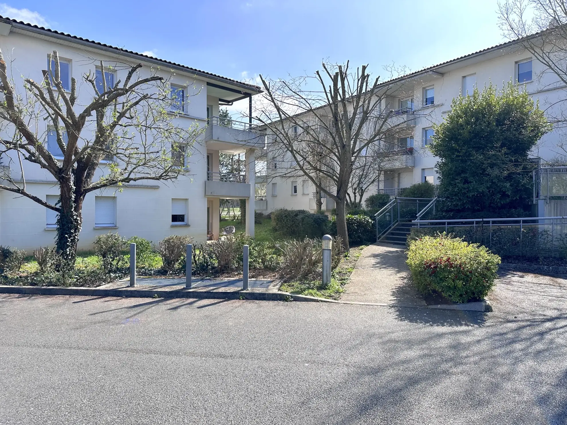 Appartement de 62 m² avec terrasse et parking à Poitiers, proche commodités 