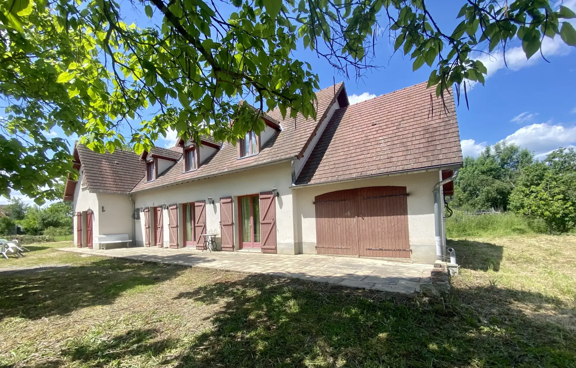 Grand pavillon 5 chambres avec dépendances et jardin proche Moulins et Nevers 