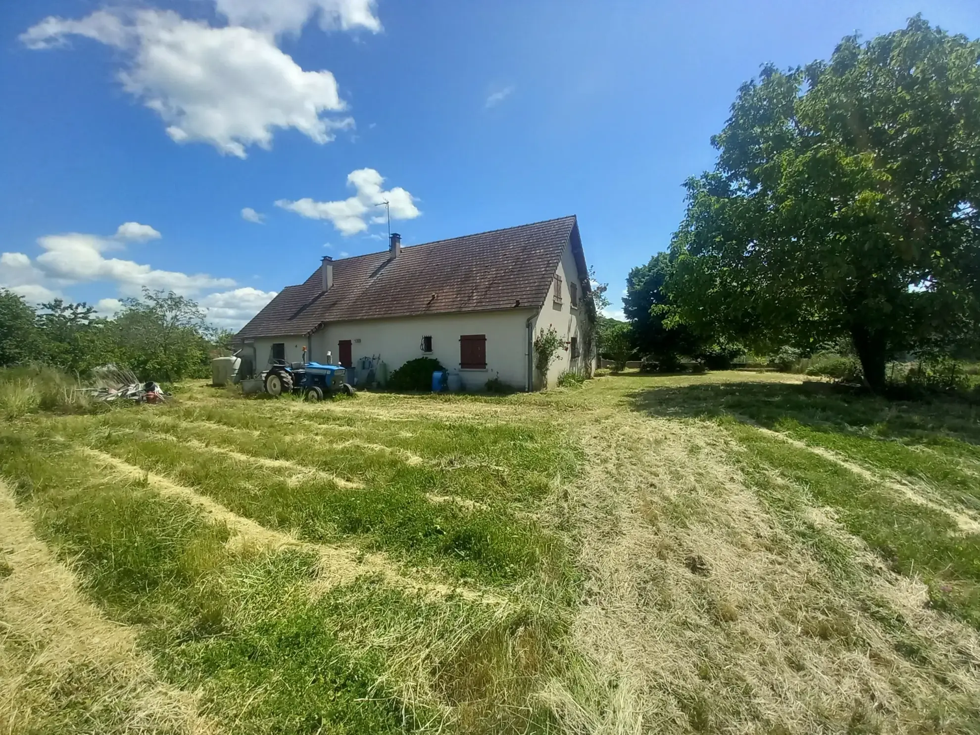 Grand pavillon 5 chambres avec dépendances et jardin proche Moulins et Nevers 