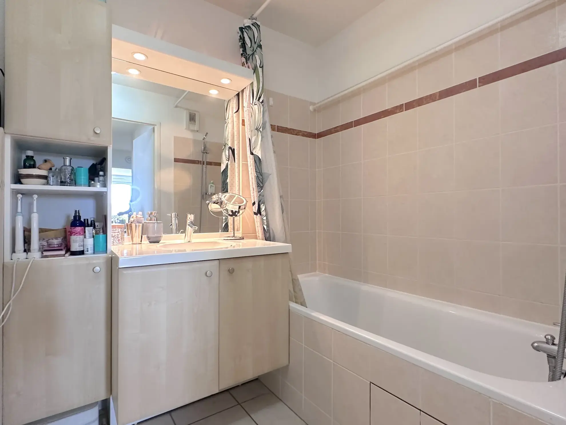 Appartement de 62 m² avec terrasse et parking à Poitiers, proche commodités 