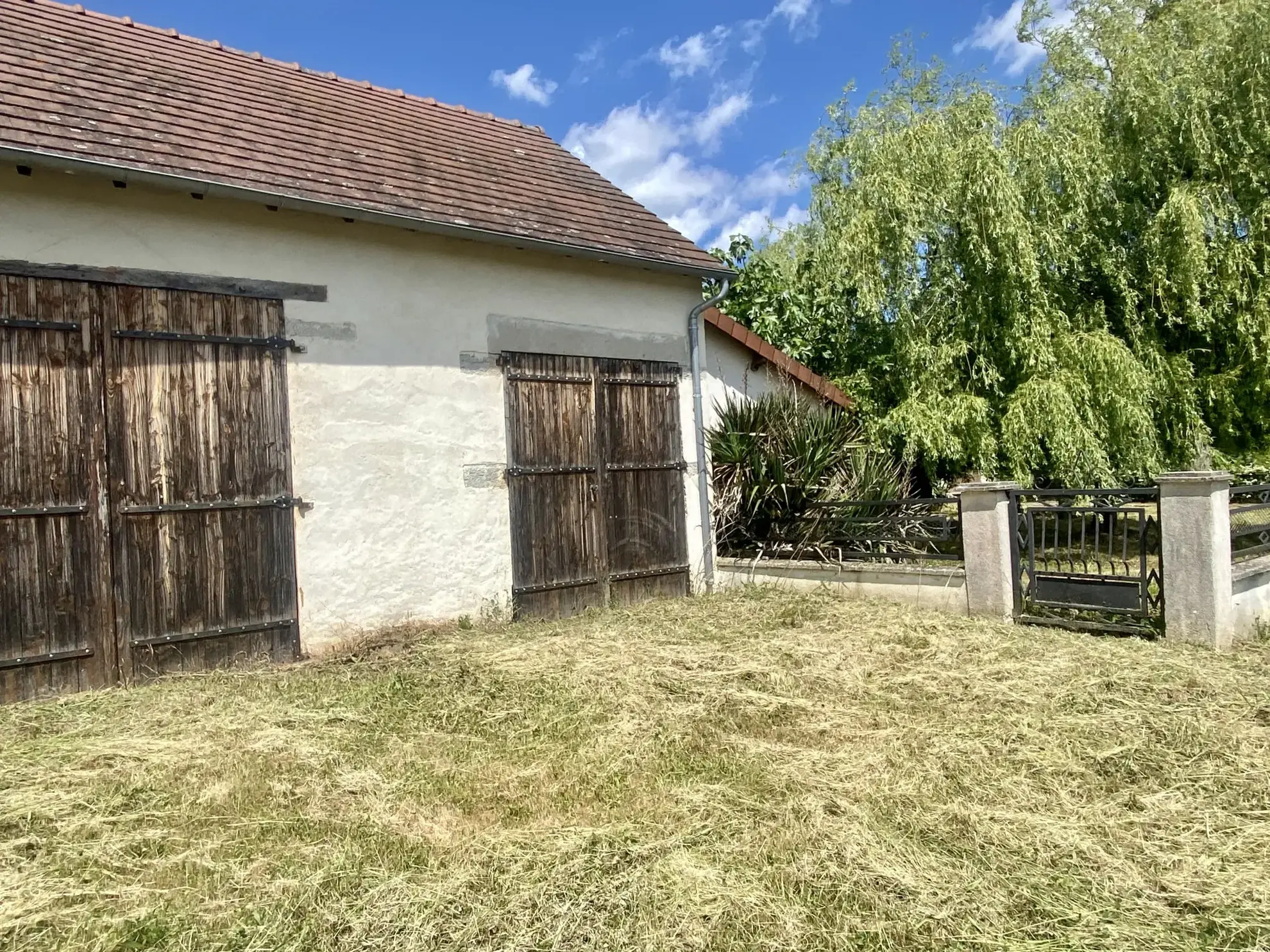 Grand pavillon 5 chambres avec dépendances et jardin proche Moulins et Nevers 