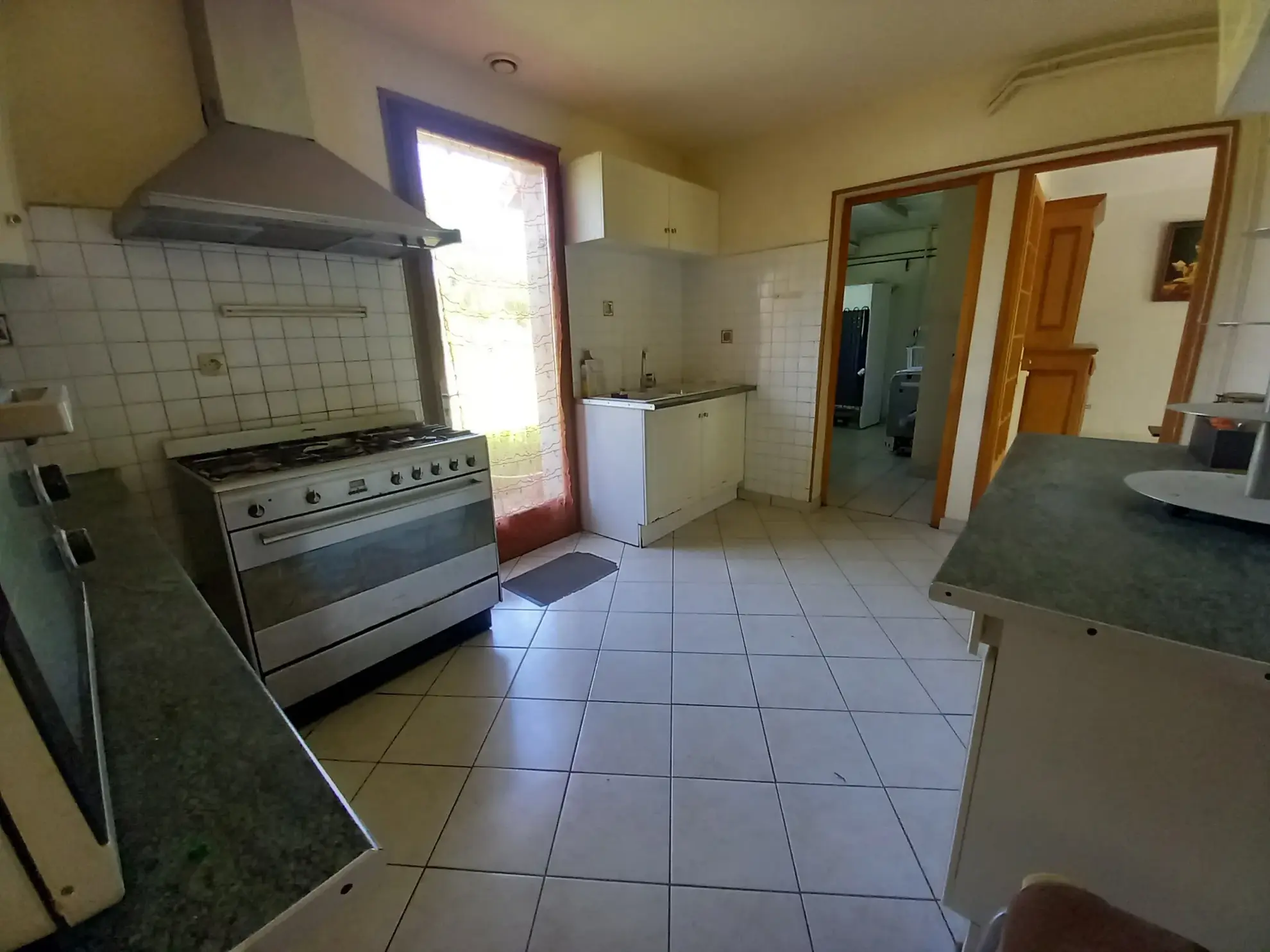 Grand pavillon 5 chambres avec dépendances et jardin proche Moulins et Nevers 