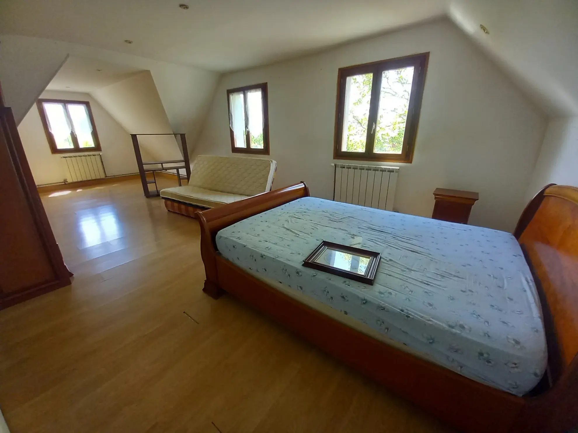 Grand pavillon 5 chambres avec dépendances et jardin proche Moulins et Nevers 