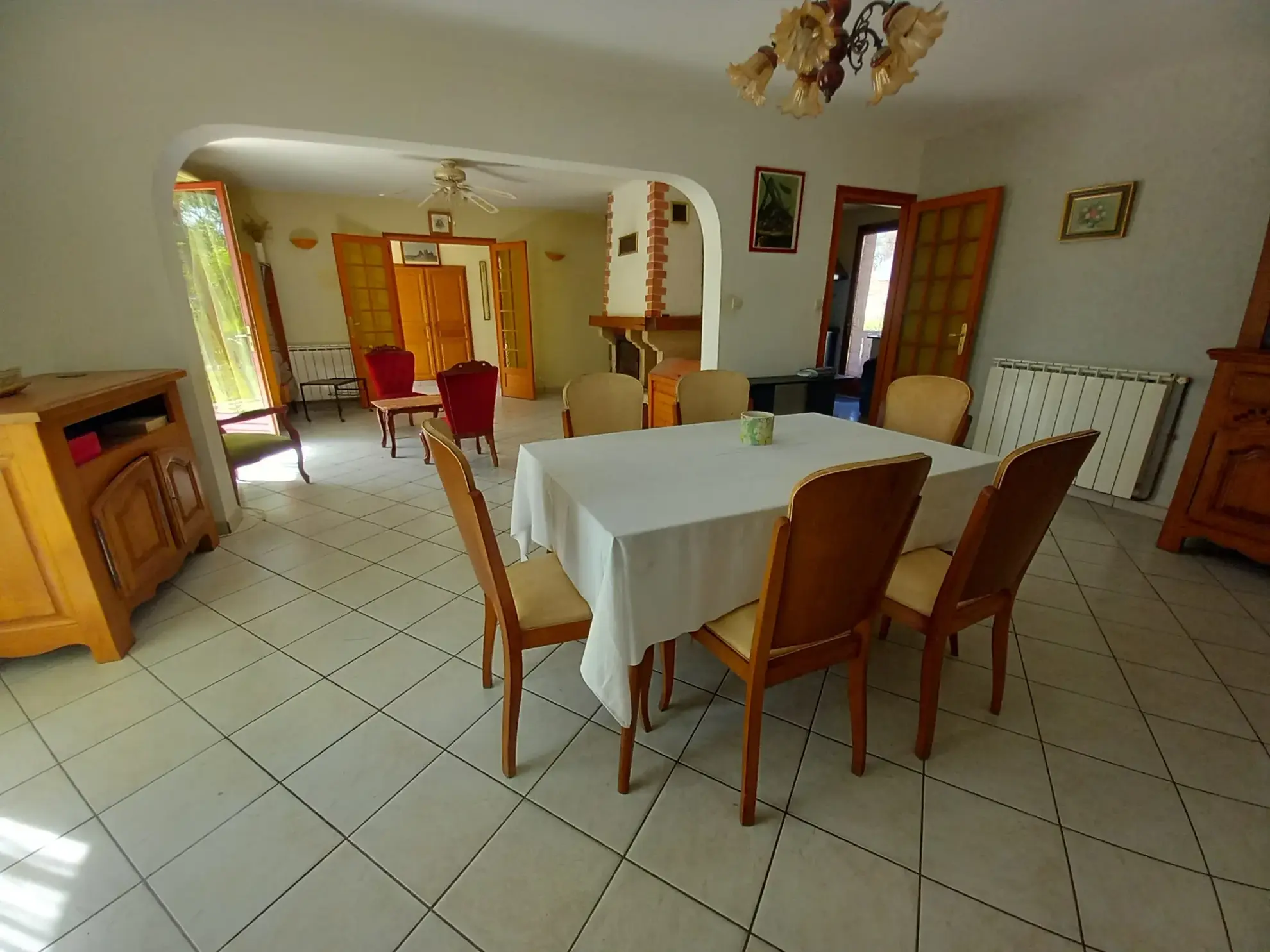 Grand pavillon 5 chambres avec dépendances et jardin proche Moulins et Nevers 