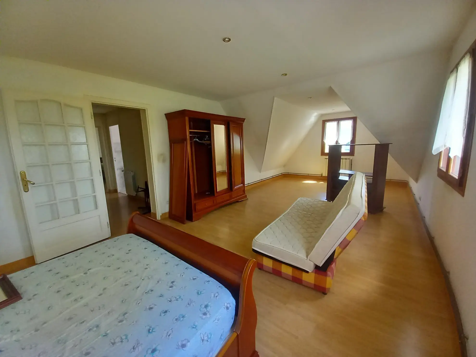 Grand pavillon 5 chambres avec dépendances et jardin proche Moulins et Nevers 