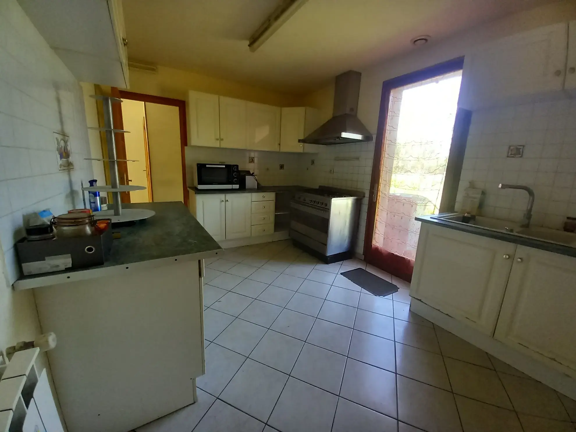 Grand pavillon 5 chambres avec dépendances et jardin proche Moulins et Nevers 