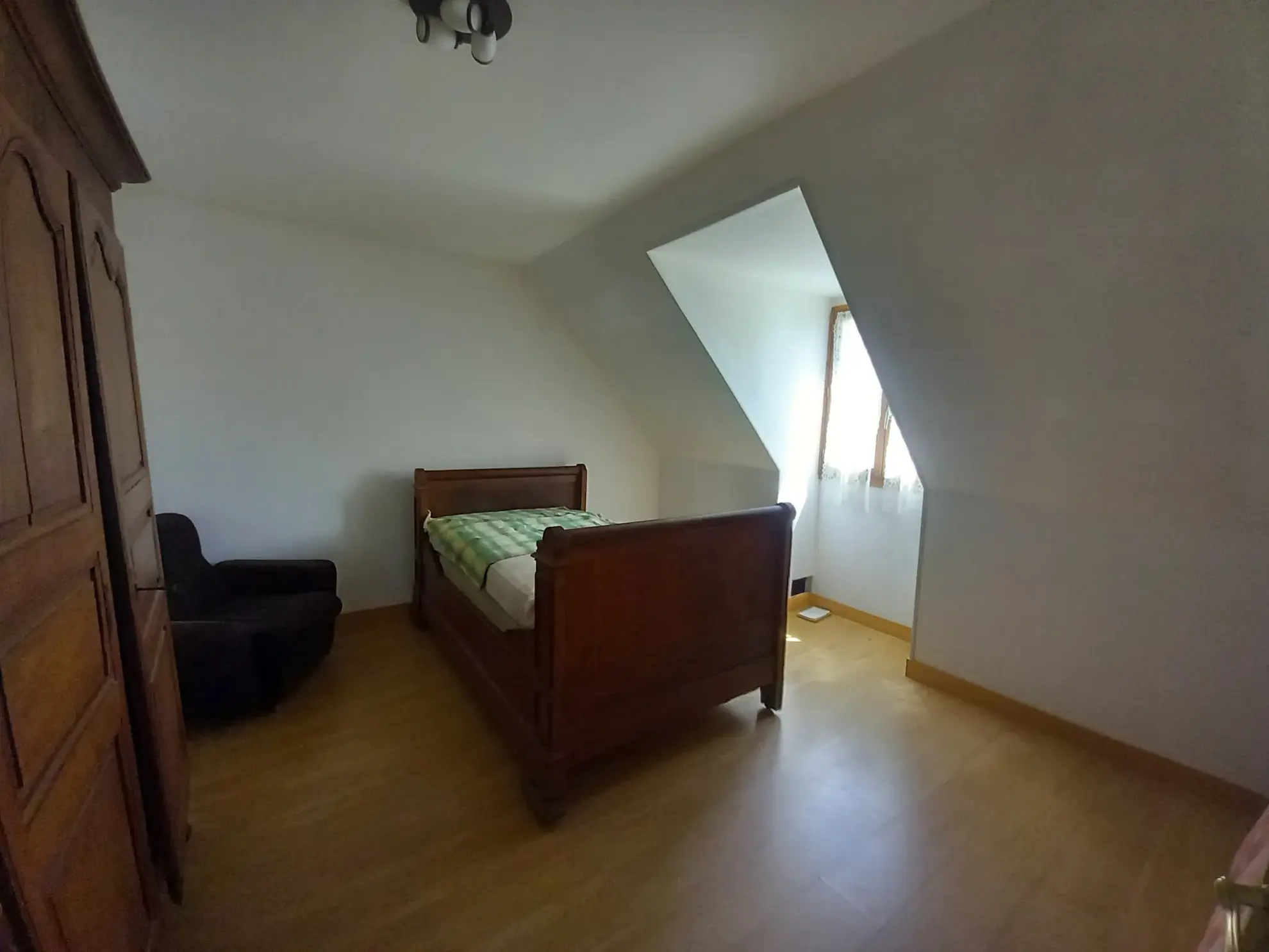 Grand pavillon 5 chambres avec dépendances et jardin proche Moulins et Nevers 