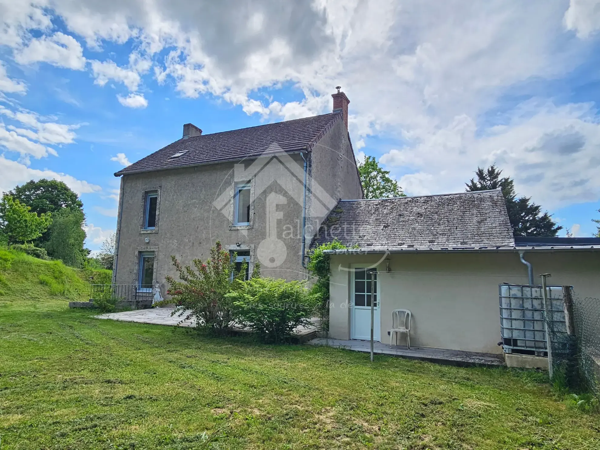 Maison de village de 125m² à Chavroches avec terrain et potentiel historique 