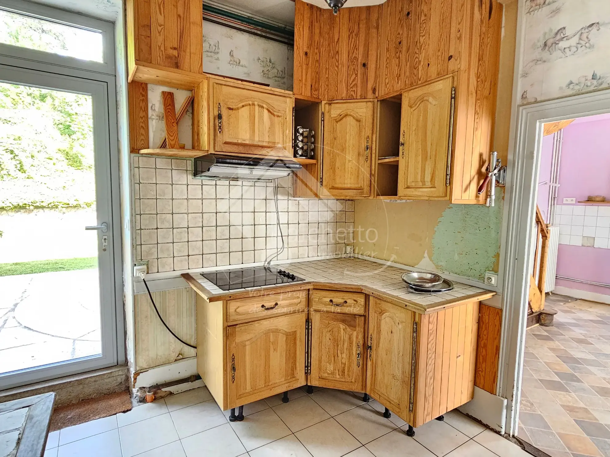 Maison de village de 125m² à Chavroches avec terrain et potentiel historique 