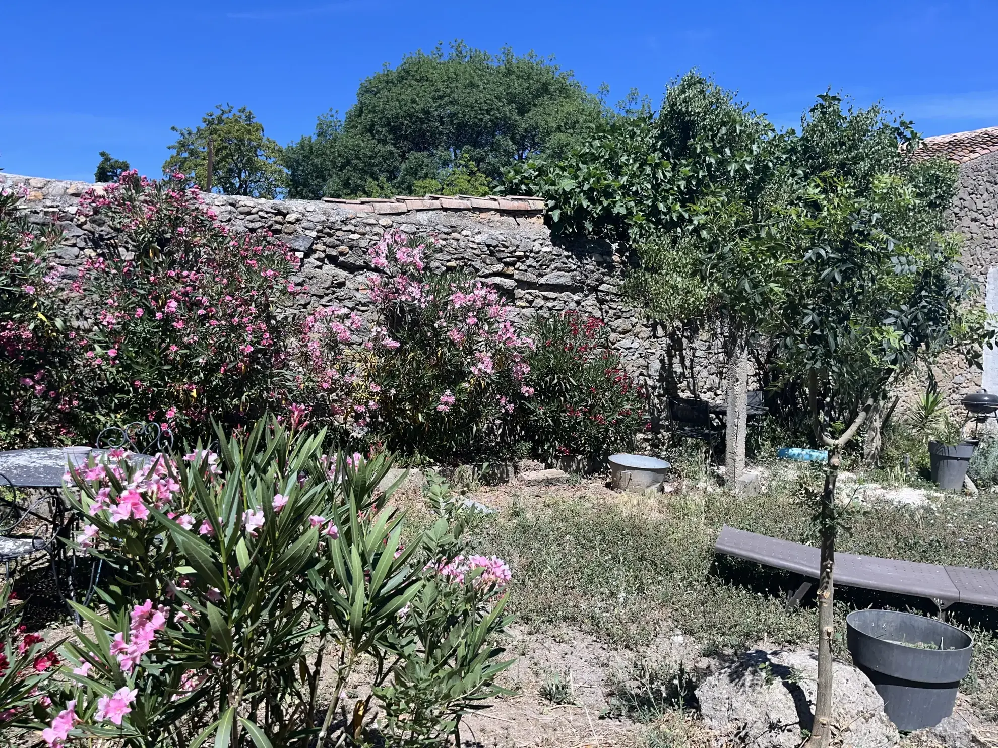 Maison de village 3 faces rénovée avec jardin à Puicheric proche Carcassonne 