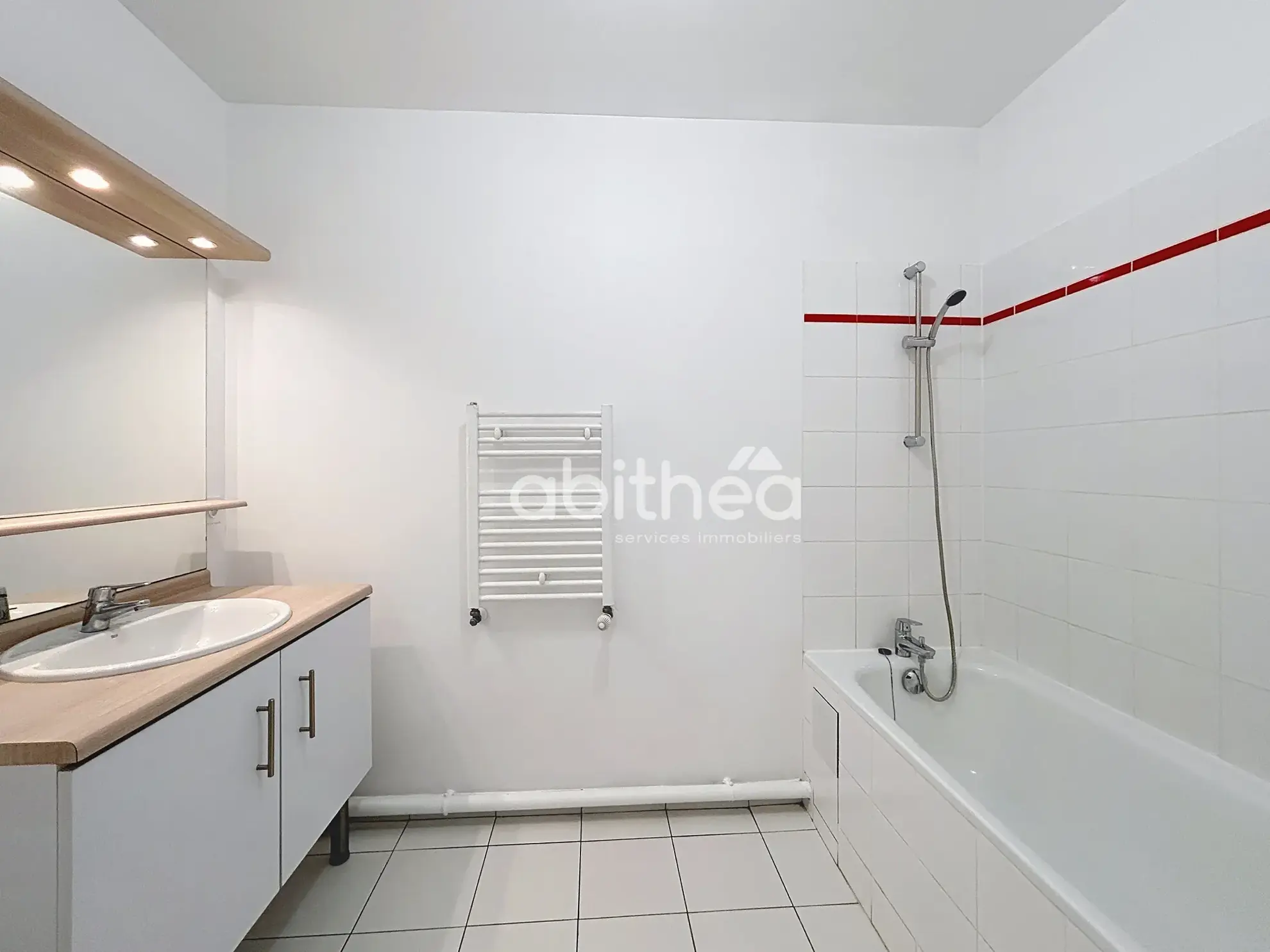 Appartement F1 rénové avec parking à Choisy-le-Roi, proche transports 