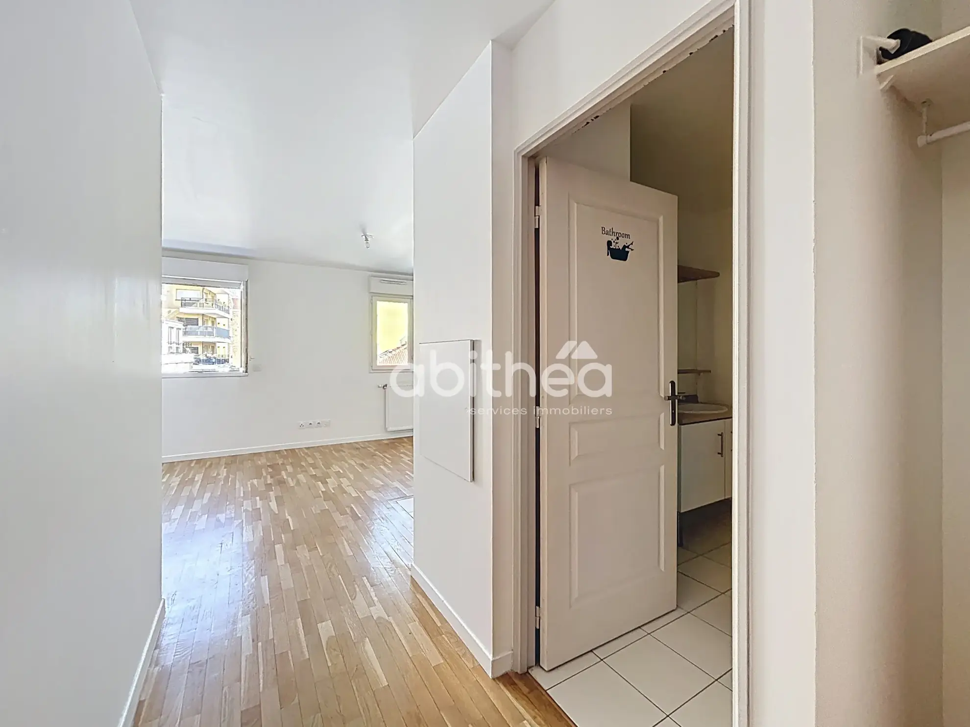 Appartement F1 rénové avec parking à Choisy-le-Roi, proche transports 