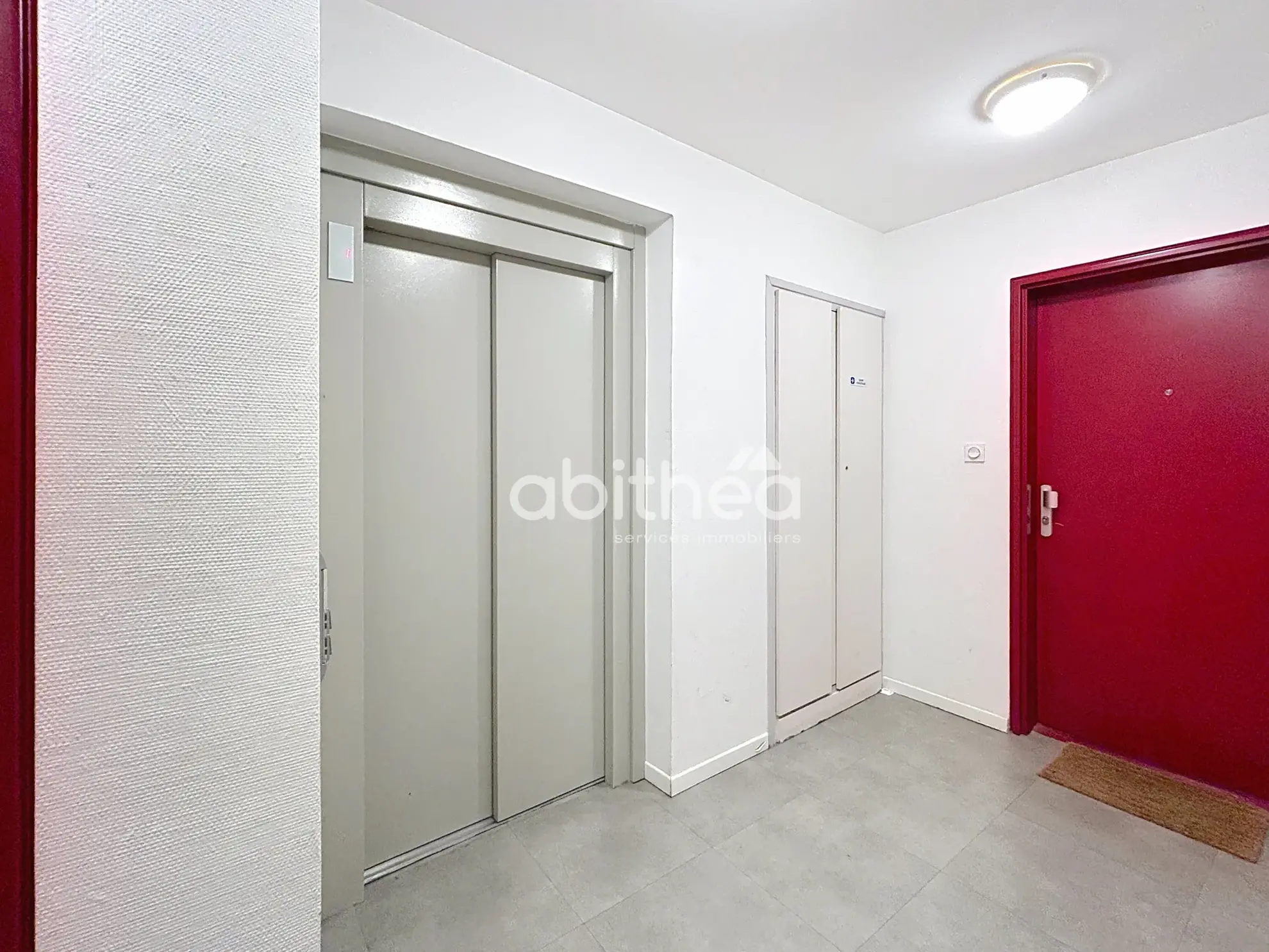 Appartement F1 rénové avec parking à Choisy-le-Roi, proche transports 