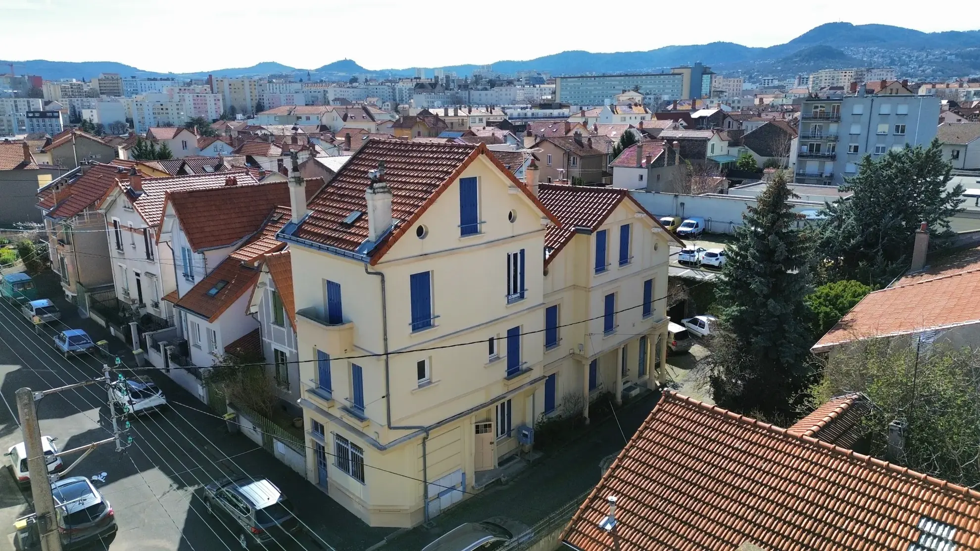 Appartement triplex à Clermont-Ferrand avec balcon et stationnement 