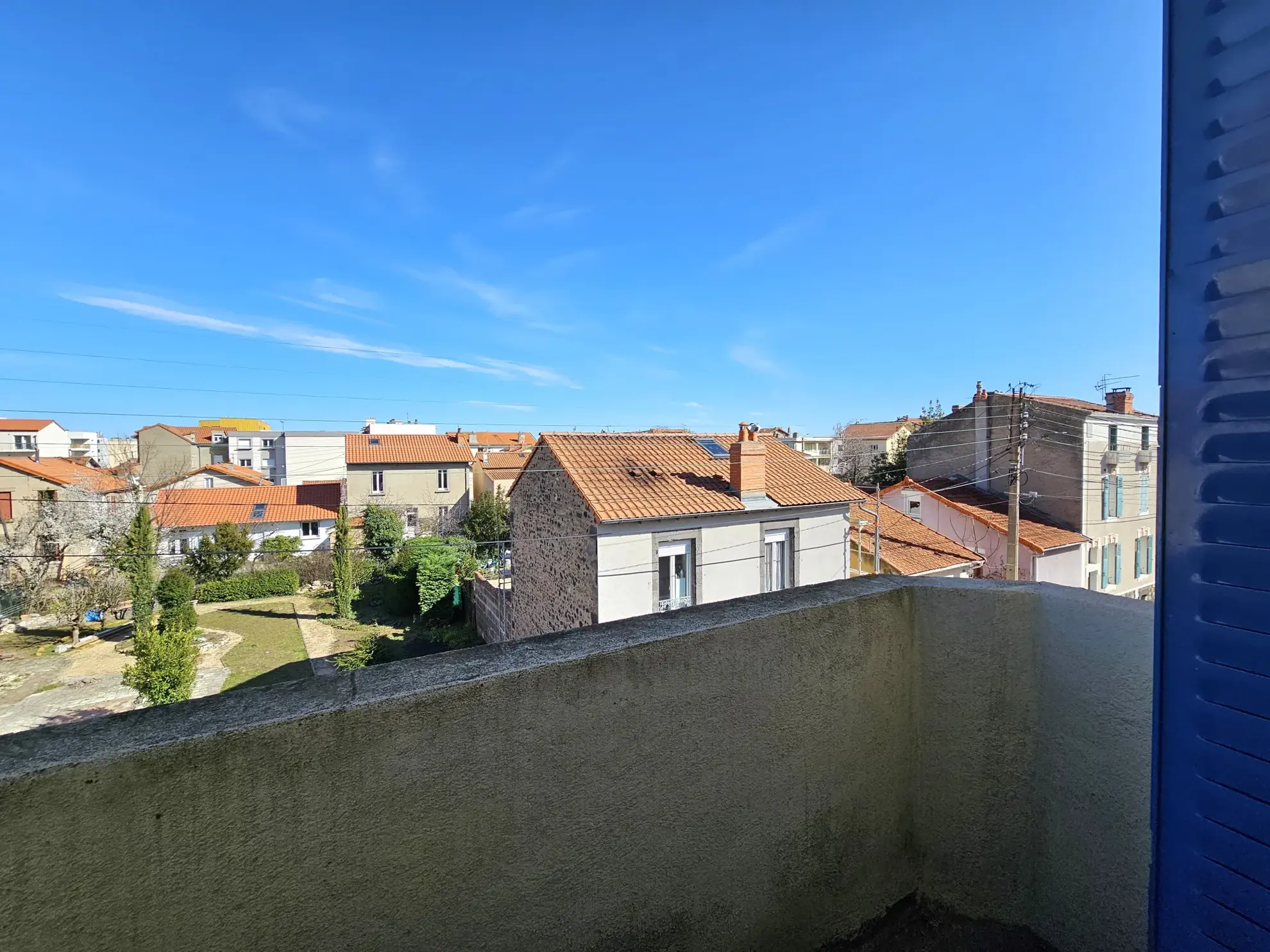 Appartement triplex à Clermont-Ferrand avec balcon et stationnement 