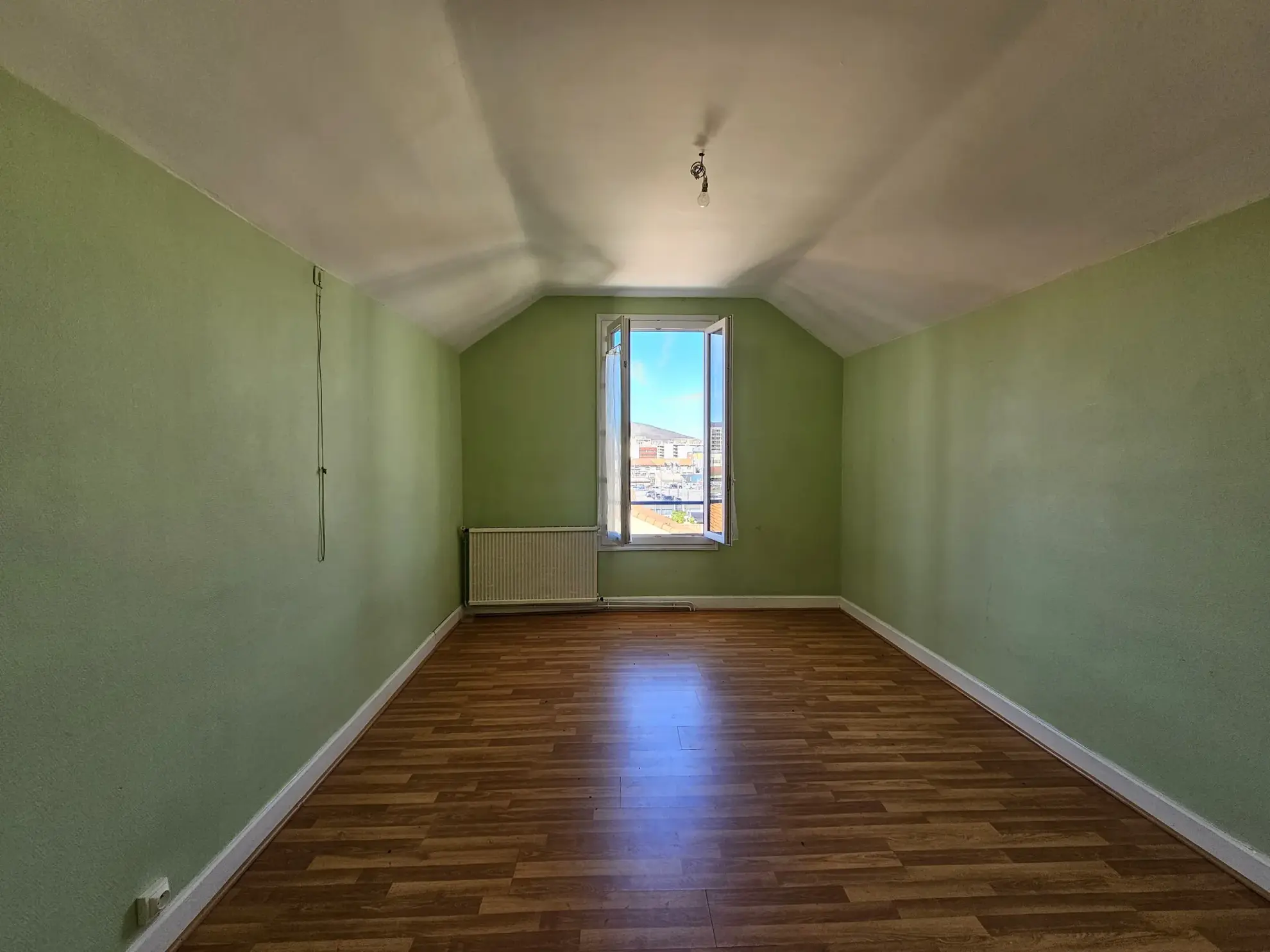 Appartement triplex à Clermont-Ferrand avec balcon et stationnement 