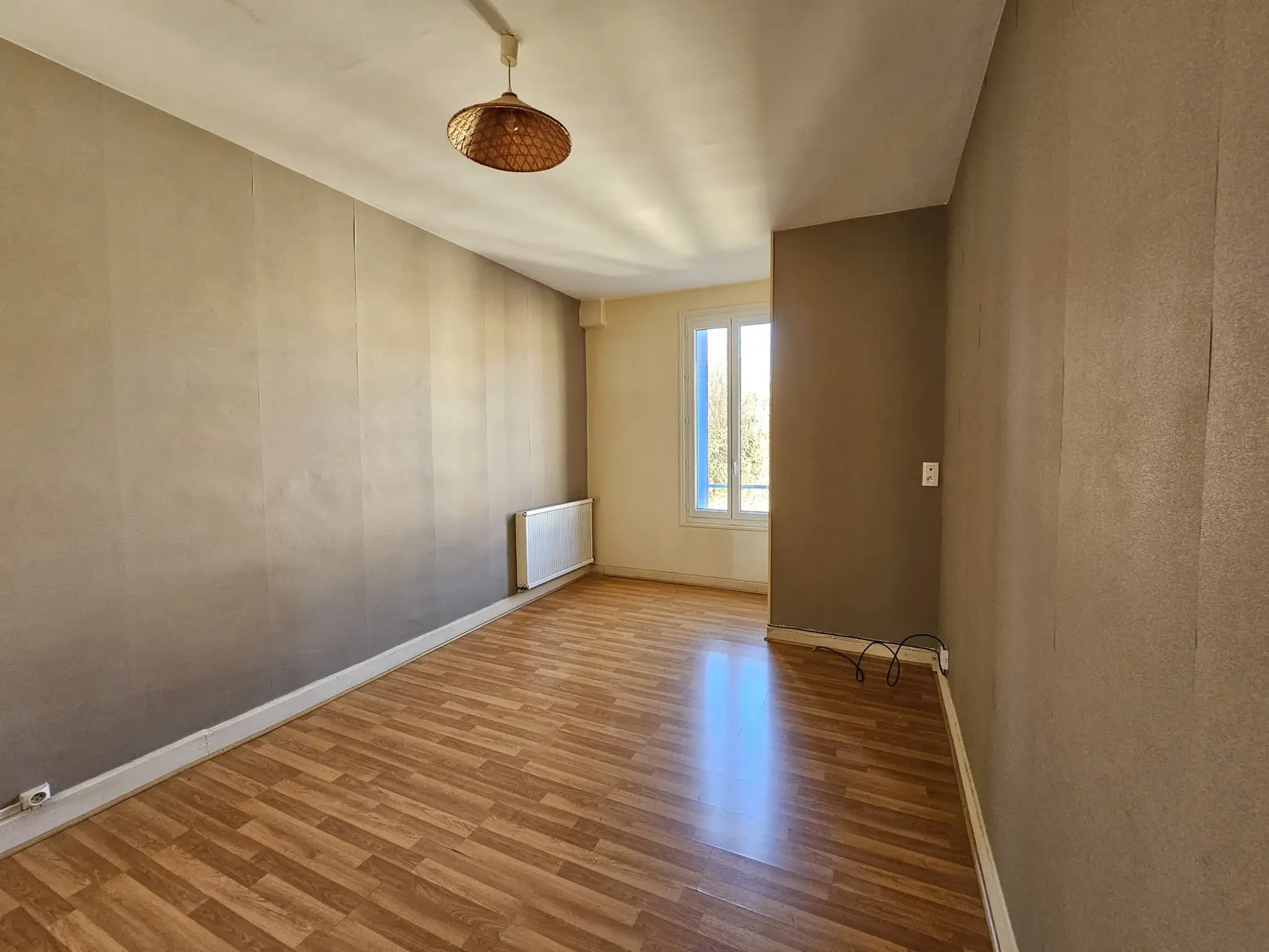 Appartement triplex à Clermont-Ferrand avec balcon et stationnement 